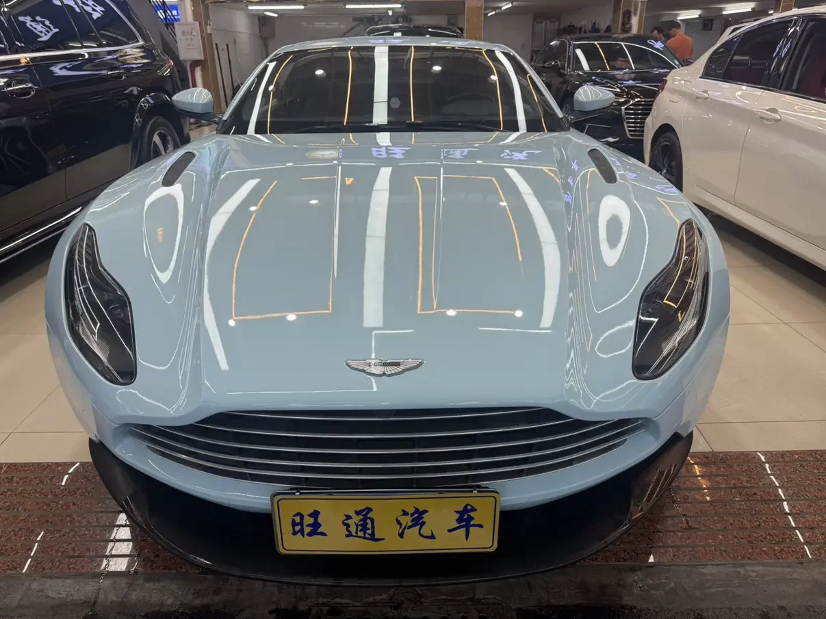 Aston Martin DB11