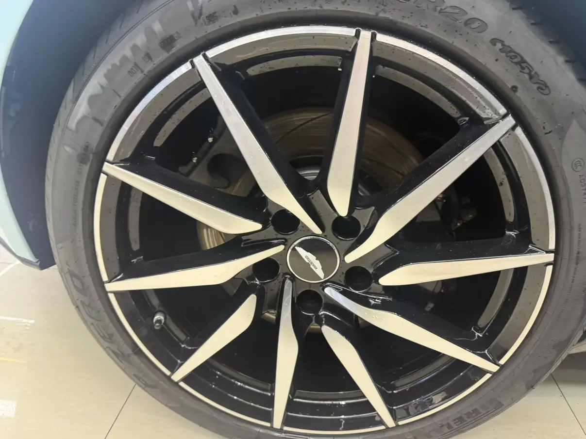 Aston Martin DB11
