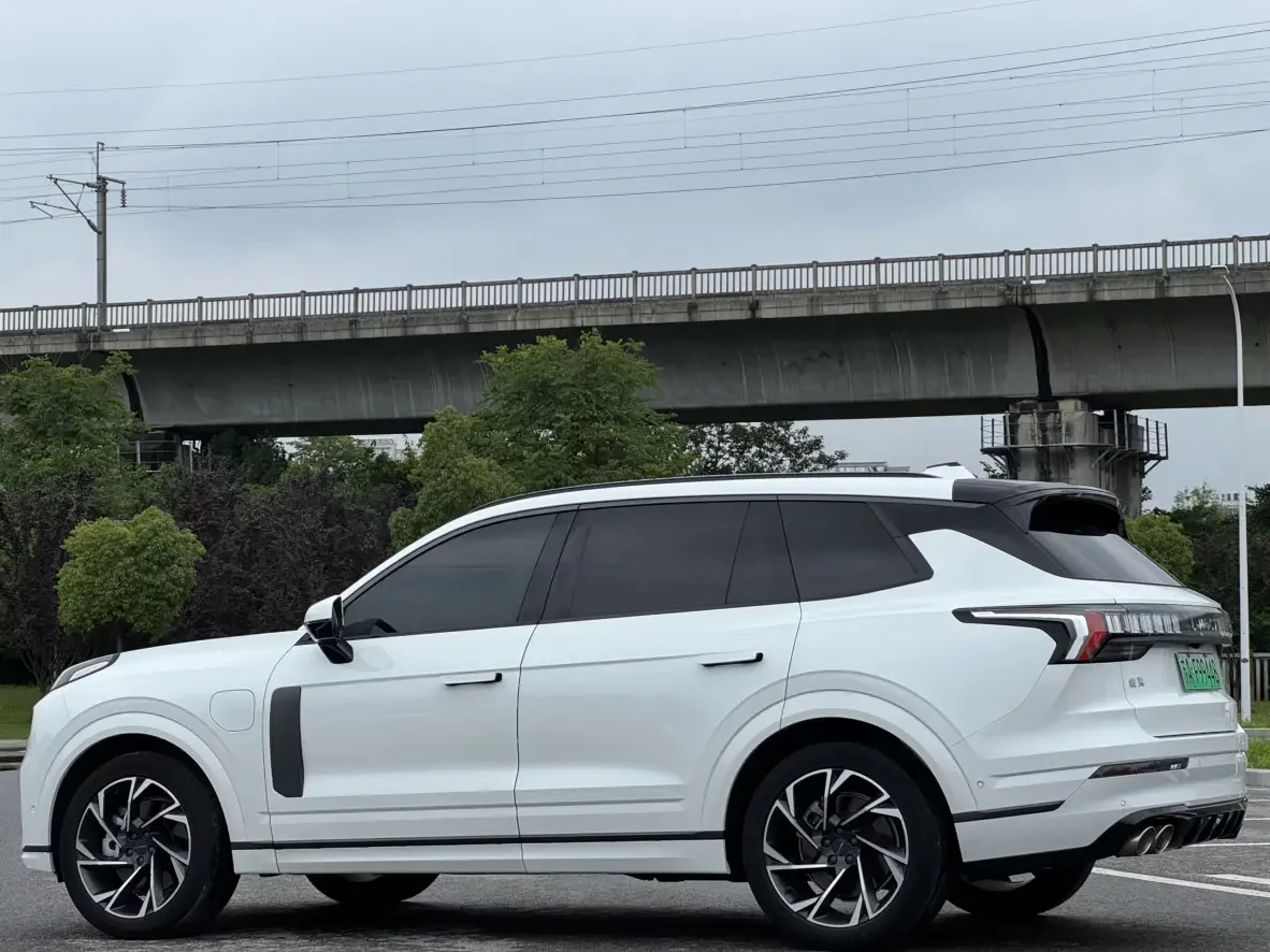 Lynk & Co 09 EM-P