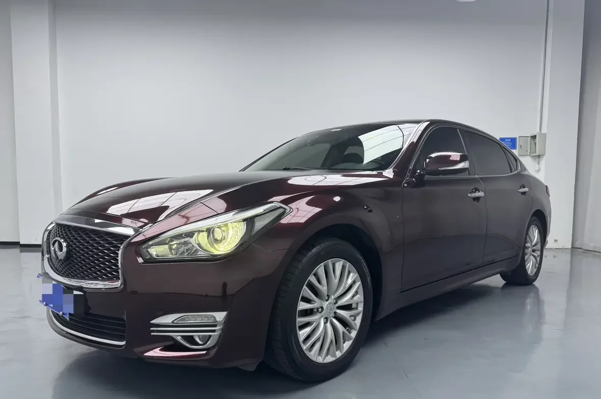 Infiniti Q70  из Китая