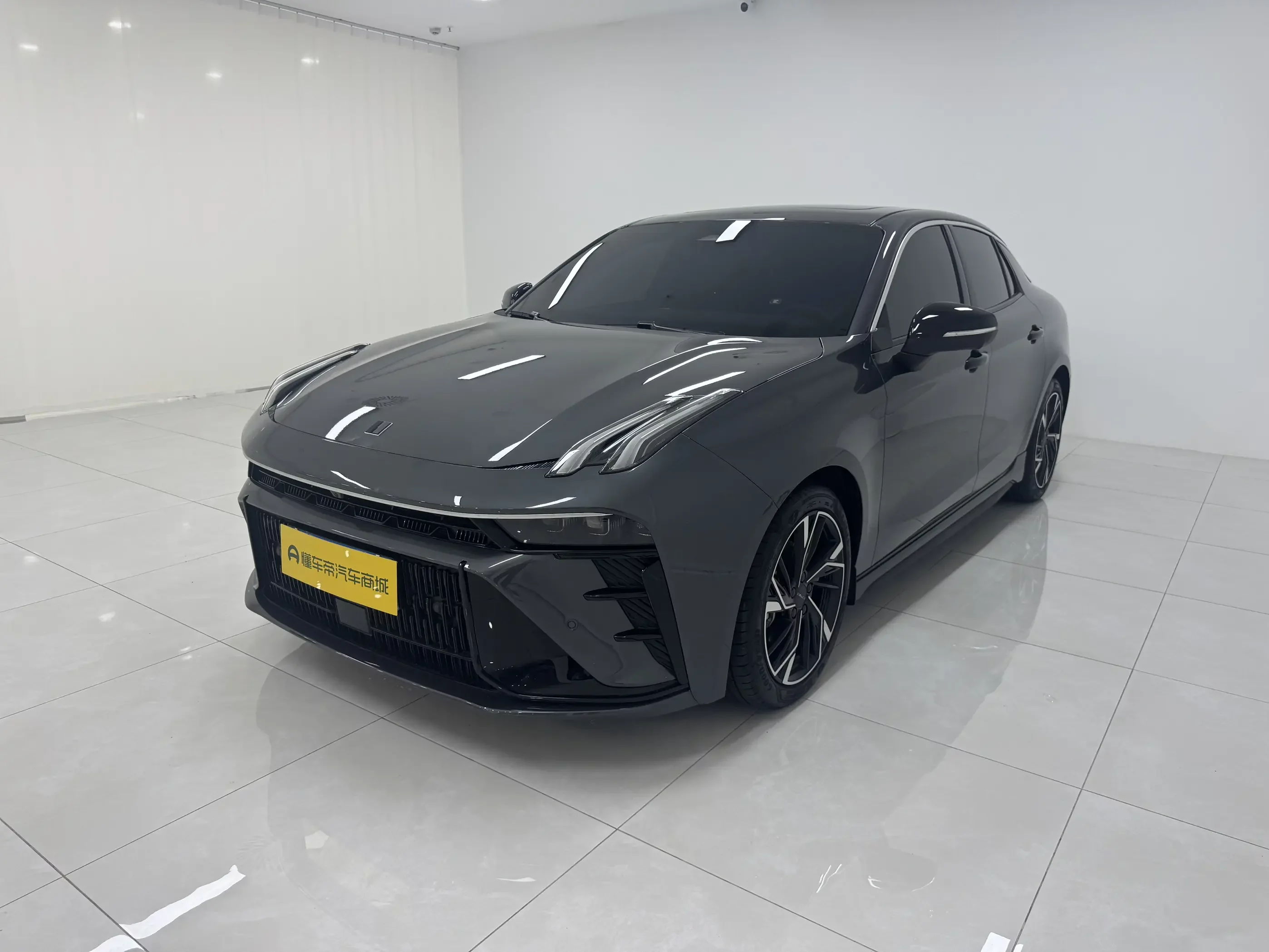 Lynk & Co 03