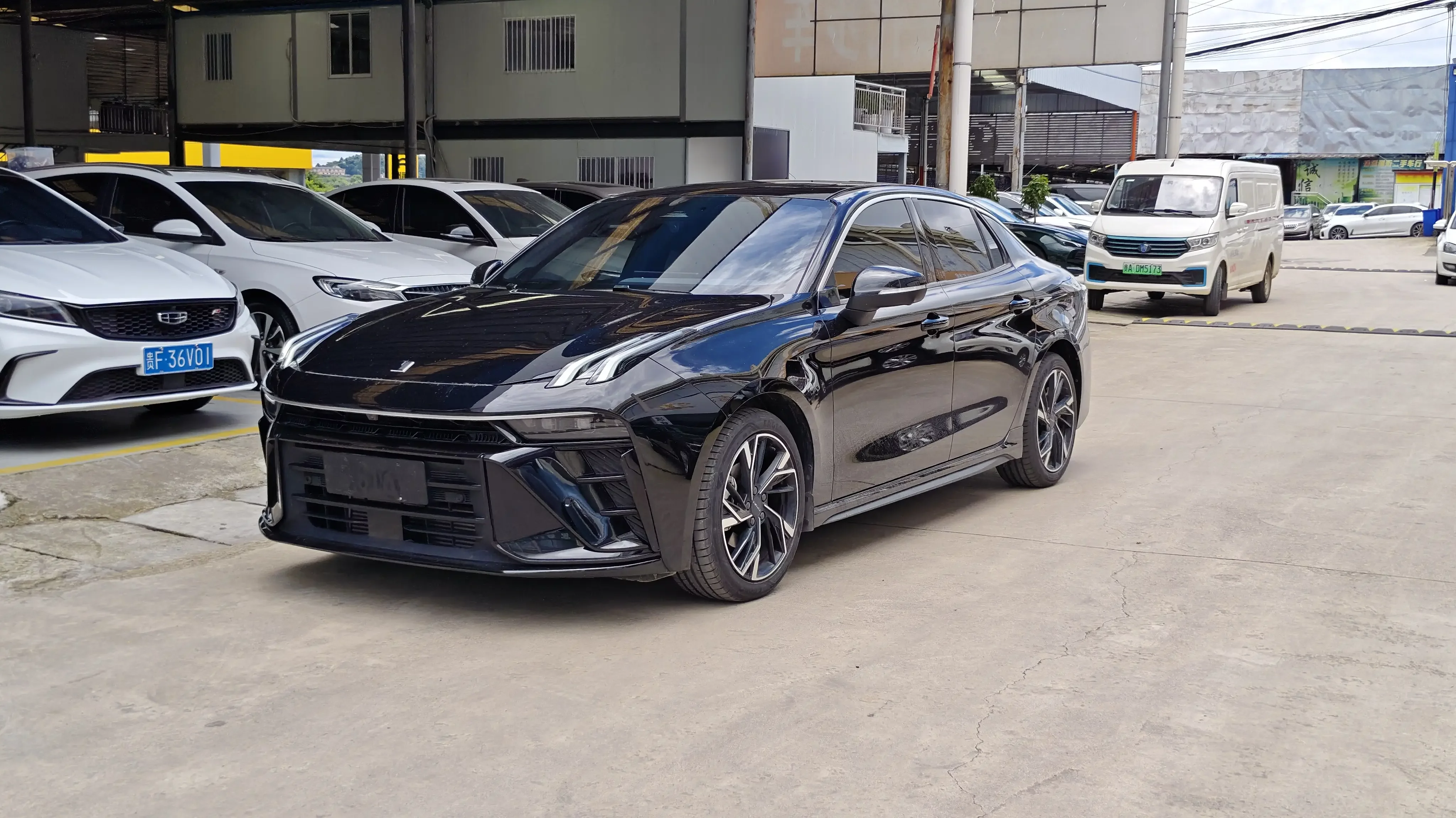 Lynk & Co 03