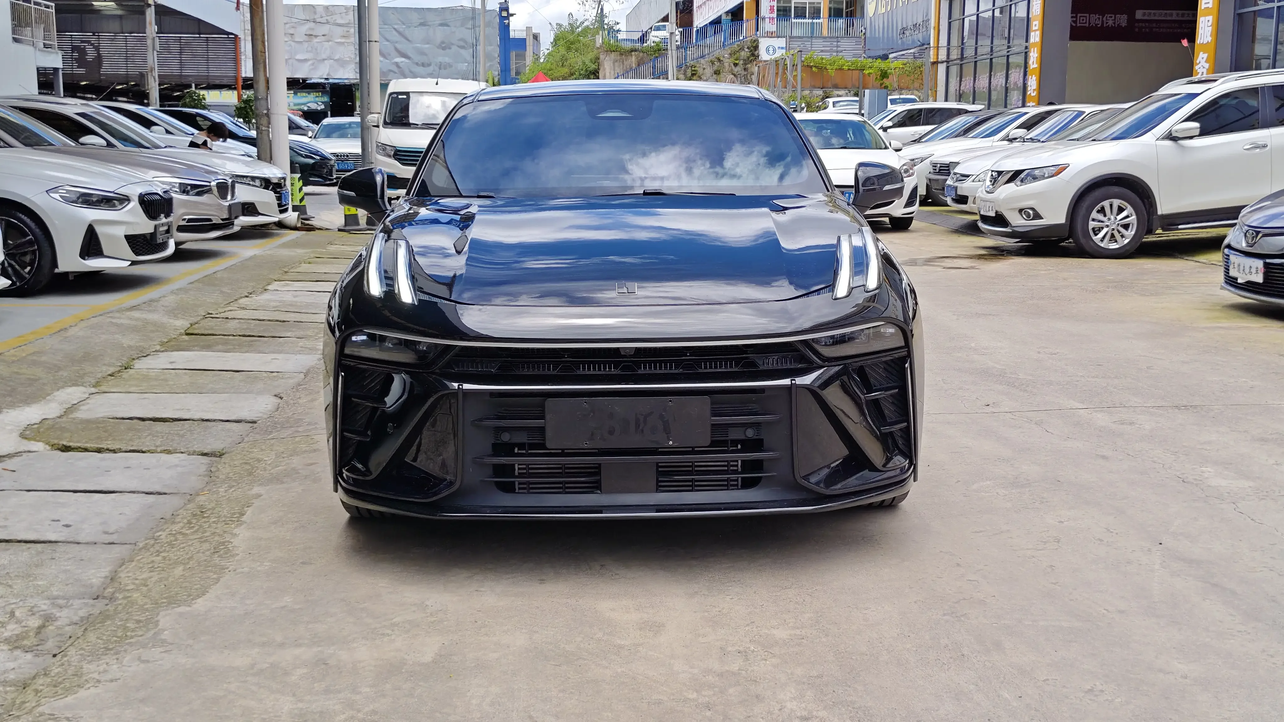 Lynk & Co 03