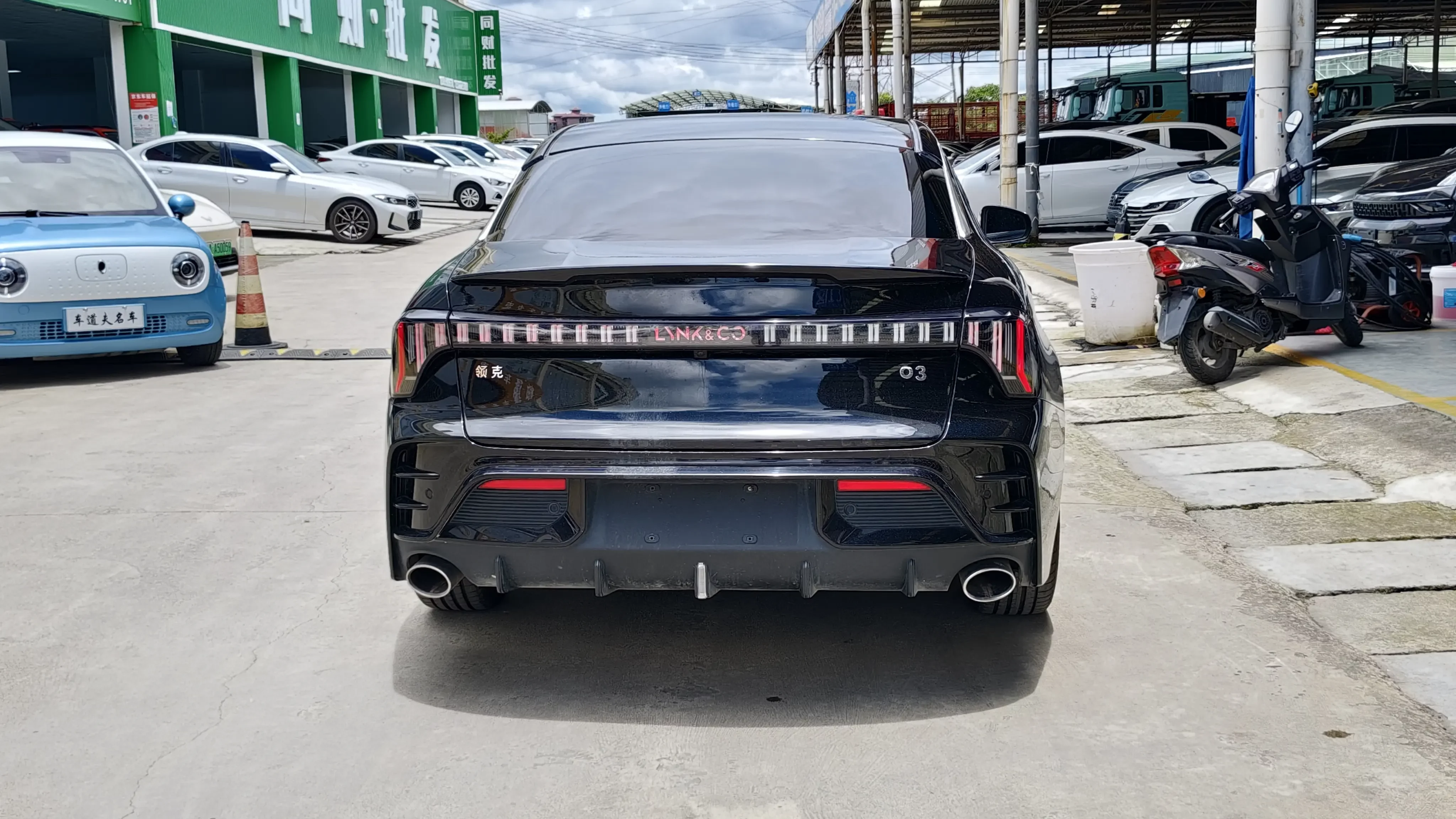 Lynk & Co 03