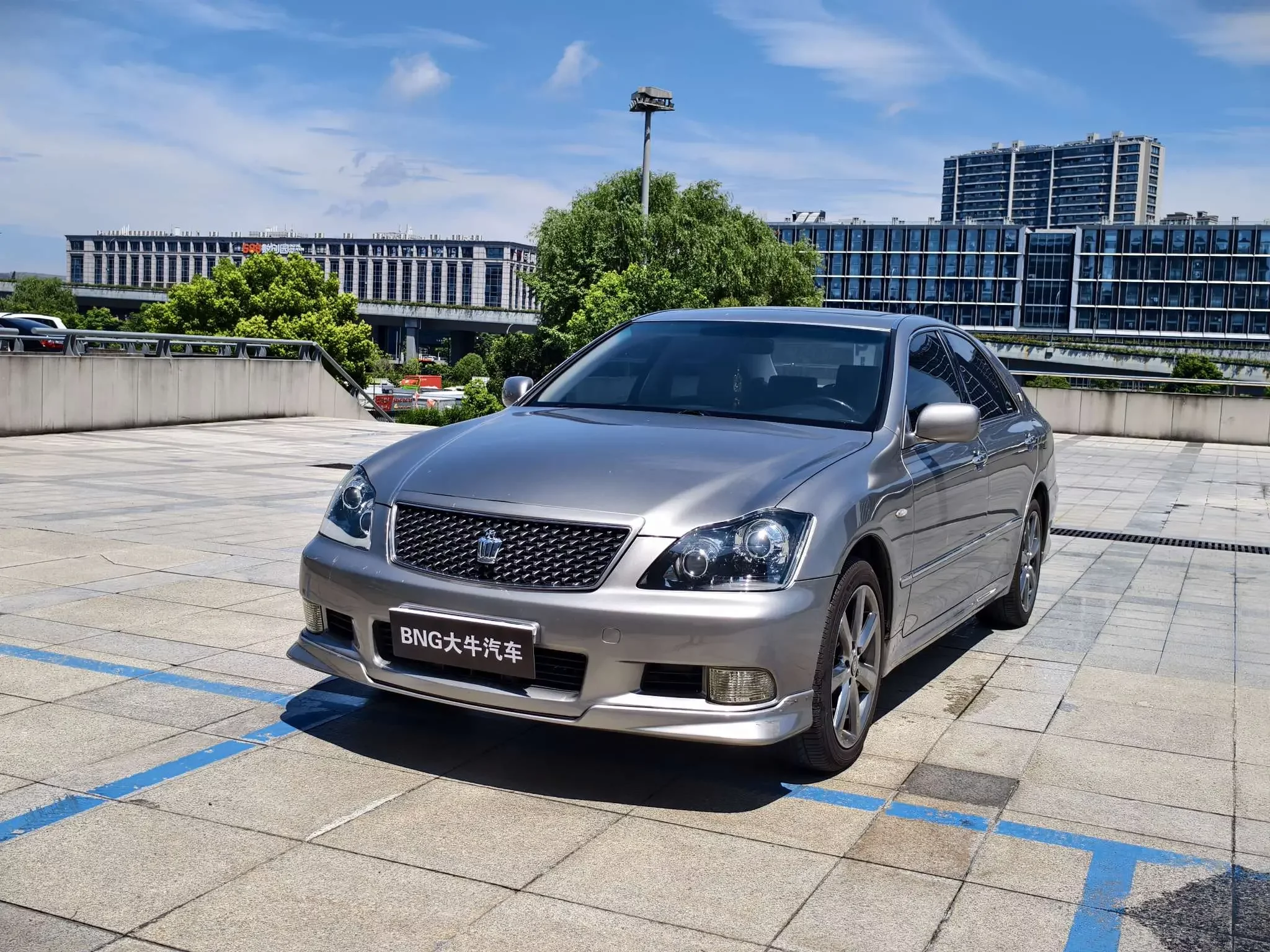 Toyota crown