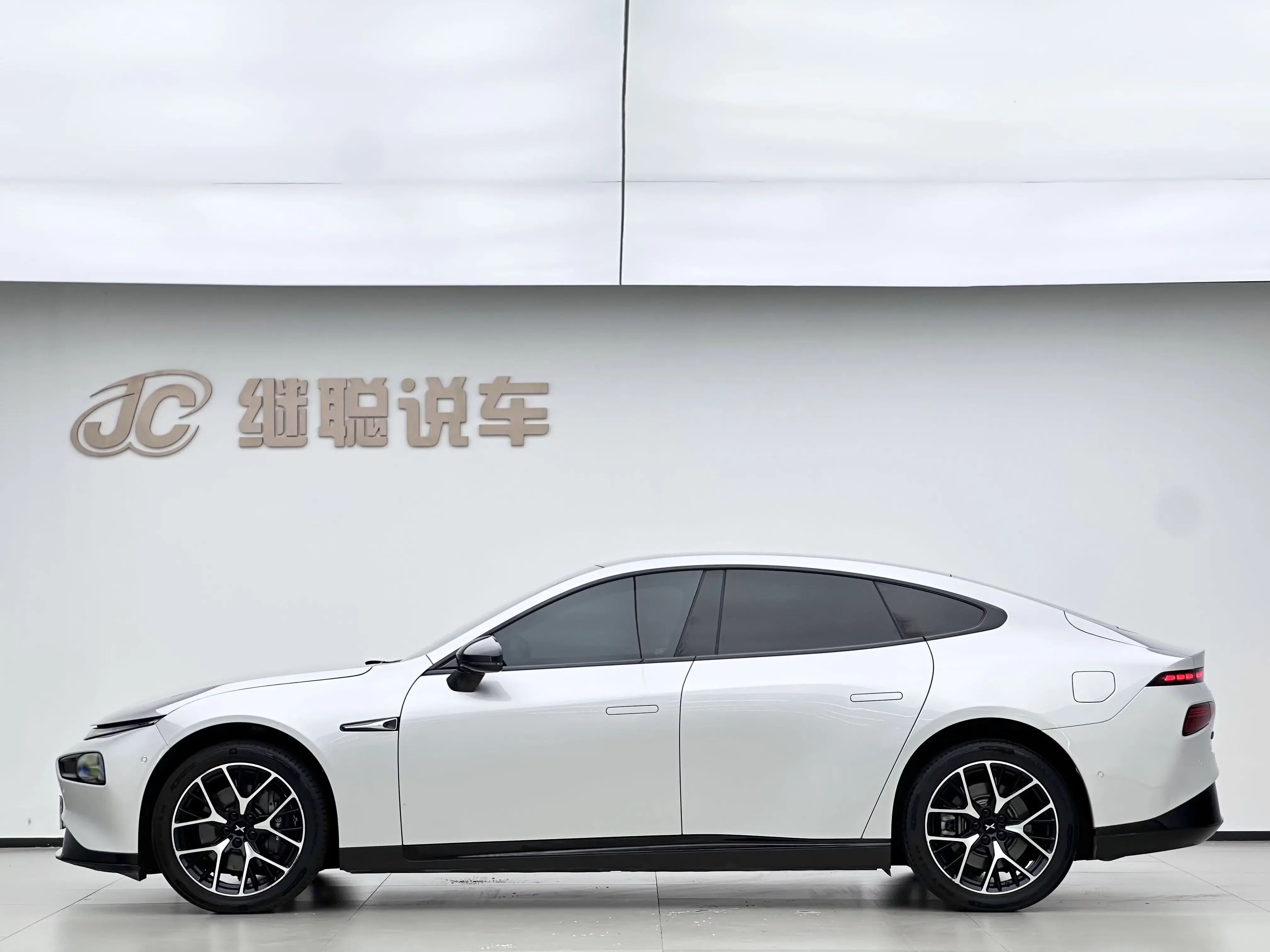 Xpeng P7
