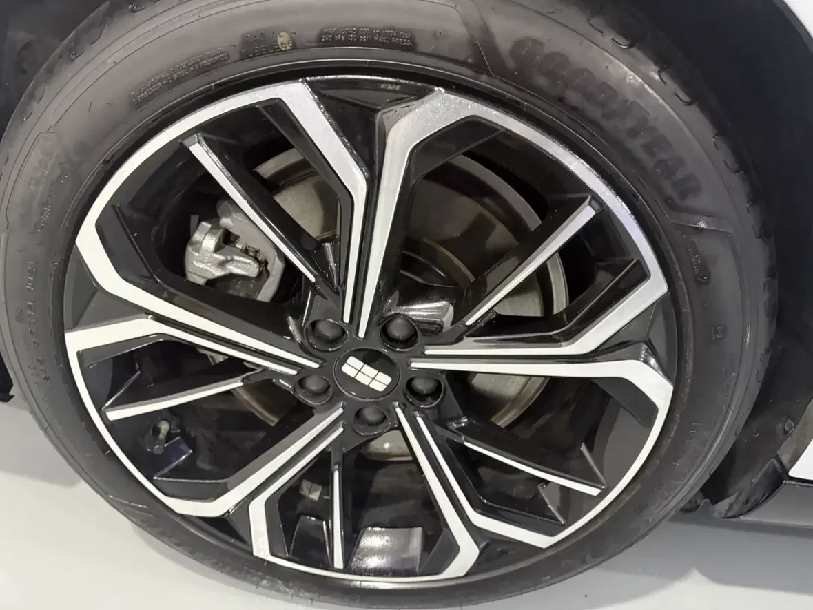 Geely Galaxy E8
