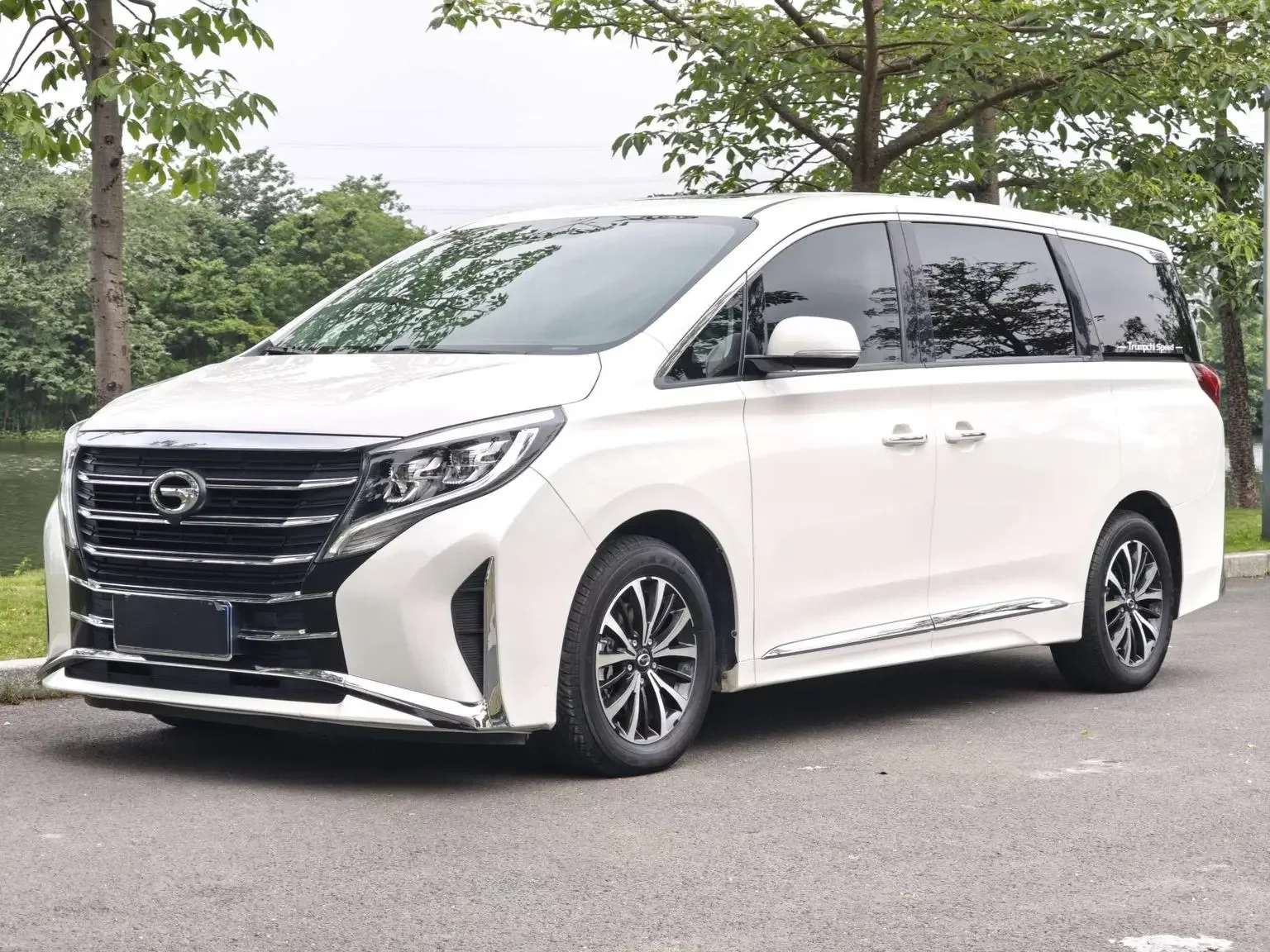 GAC Trumpchi M8  из Китая
