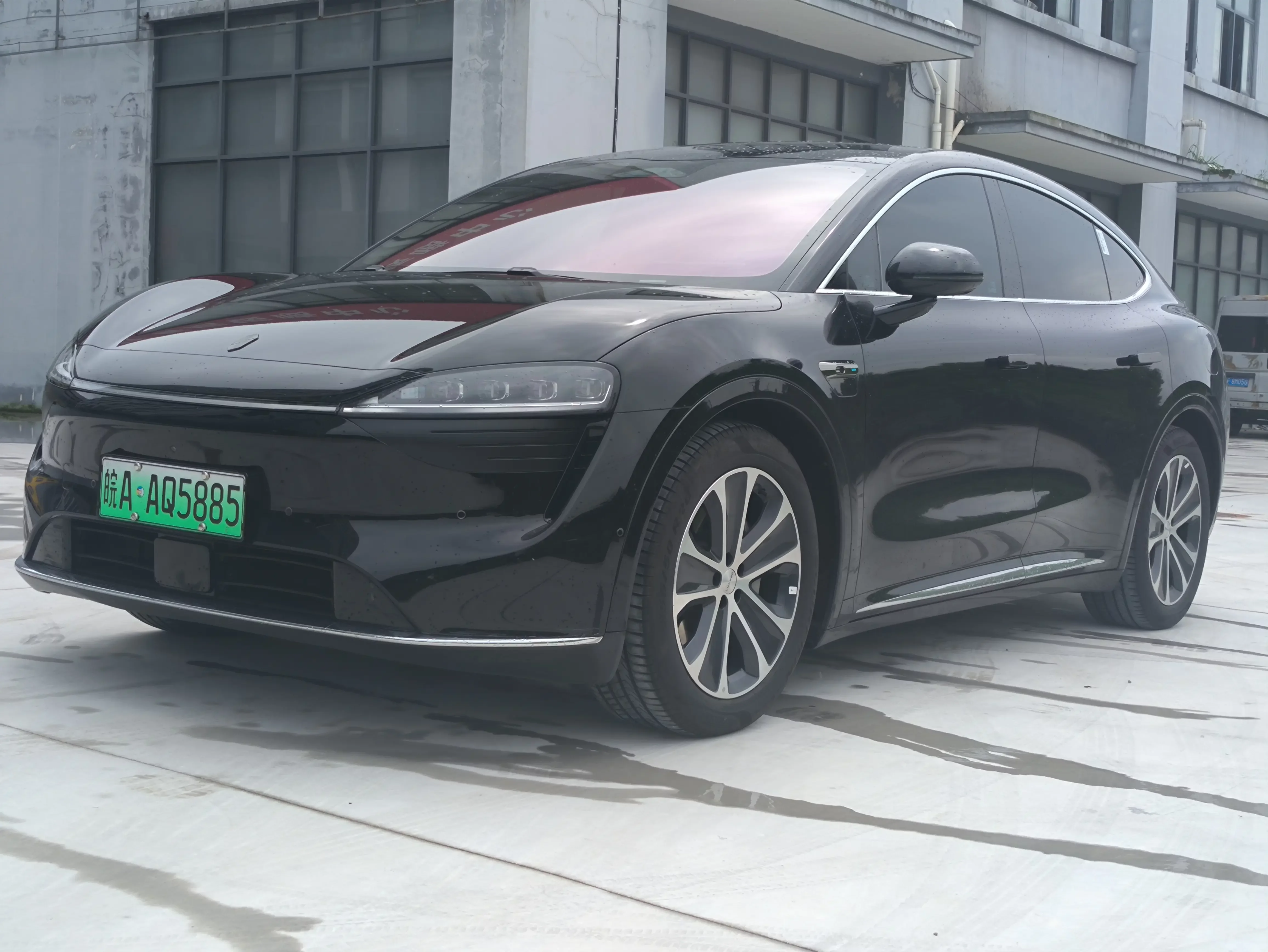 Luxeed Zhijie R7  из Китая