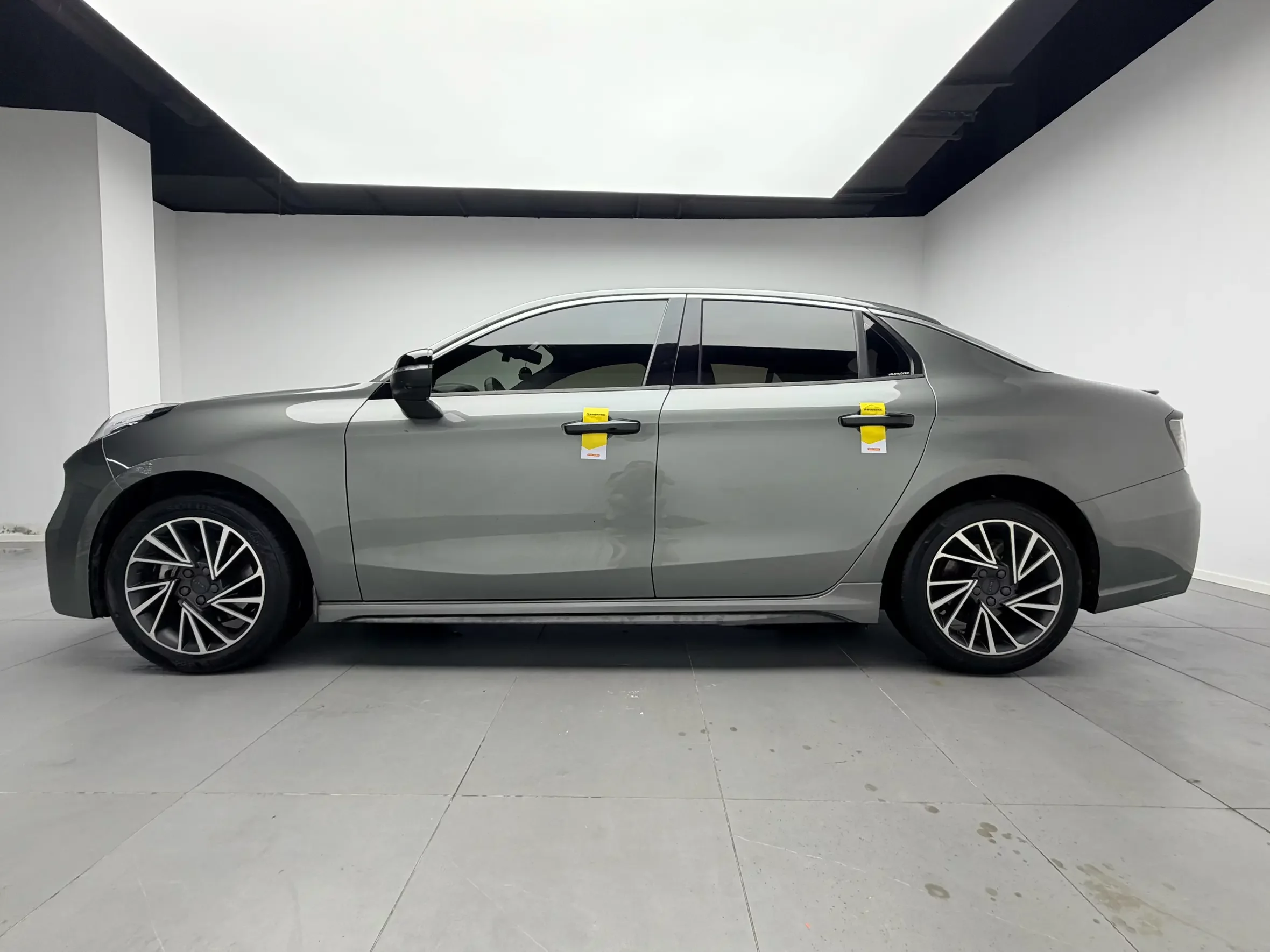 Lynk & Co 03