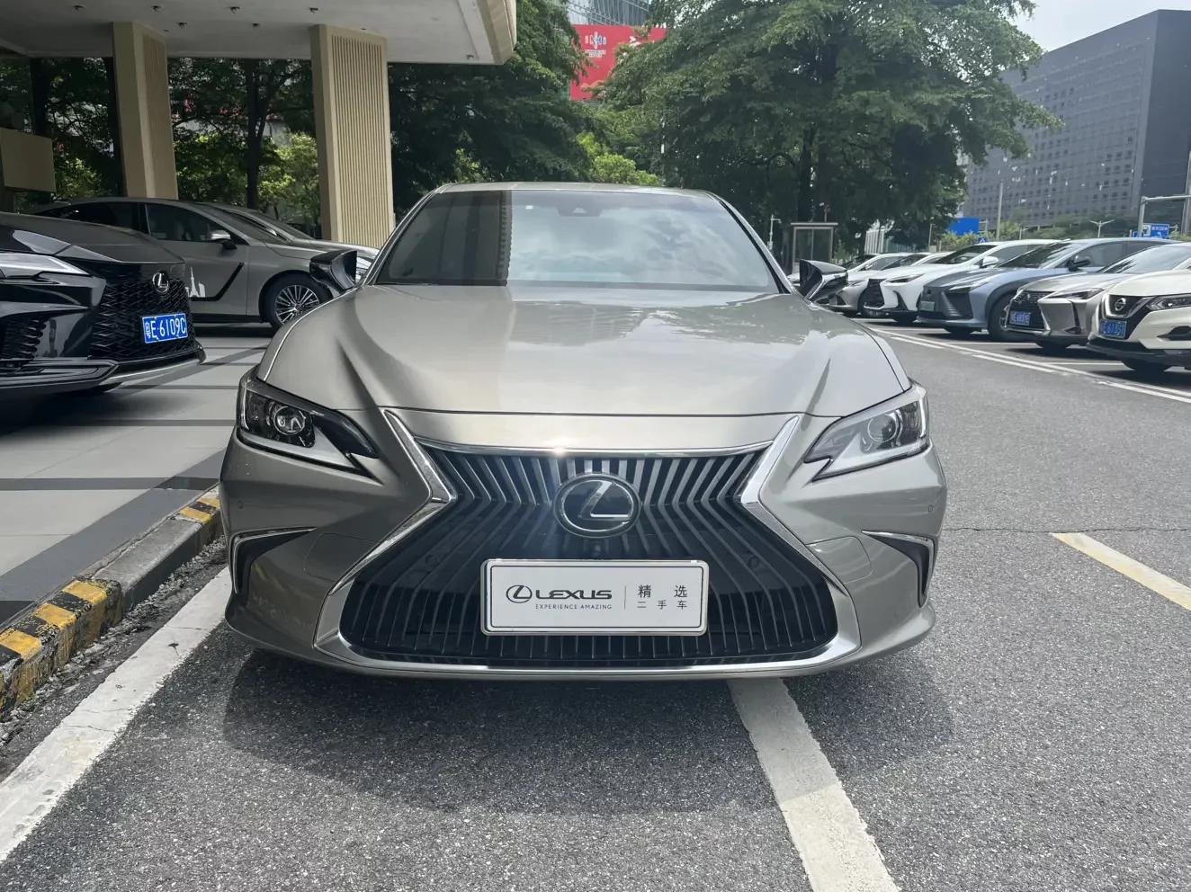 Lexus ES