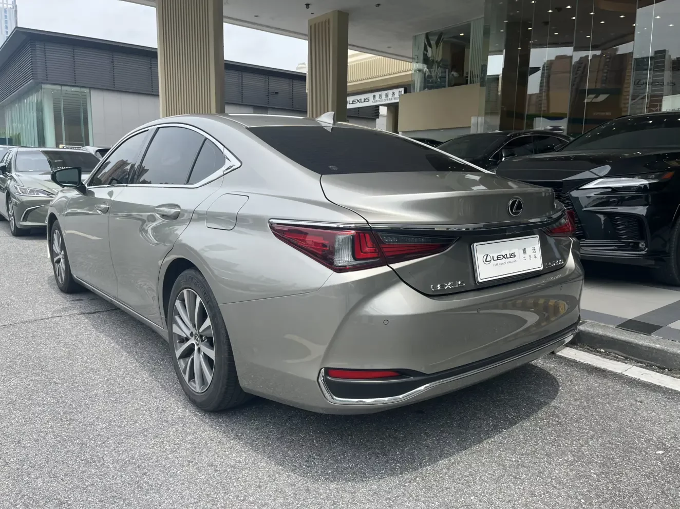 Lexus ES