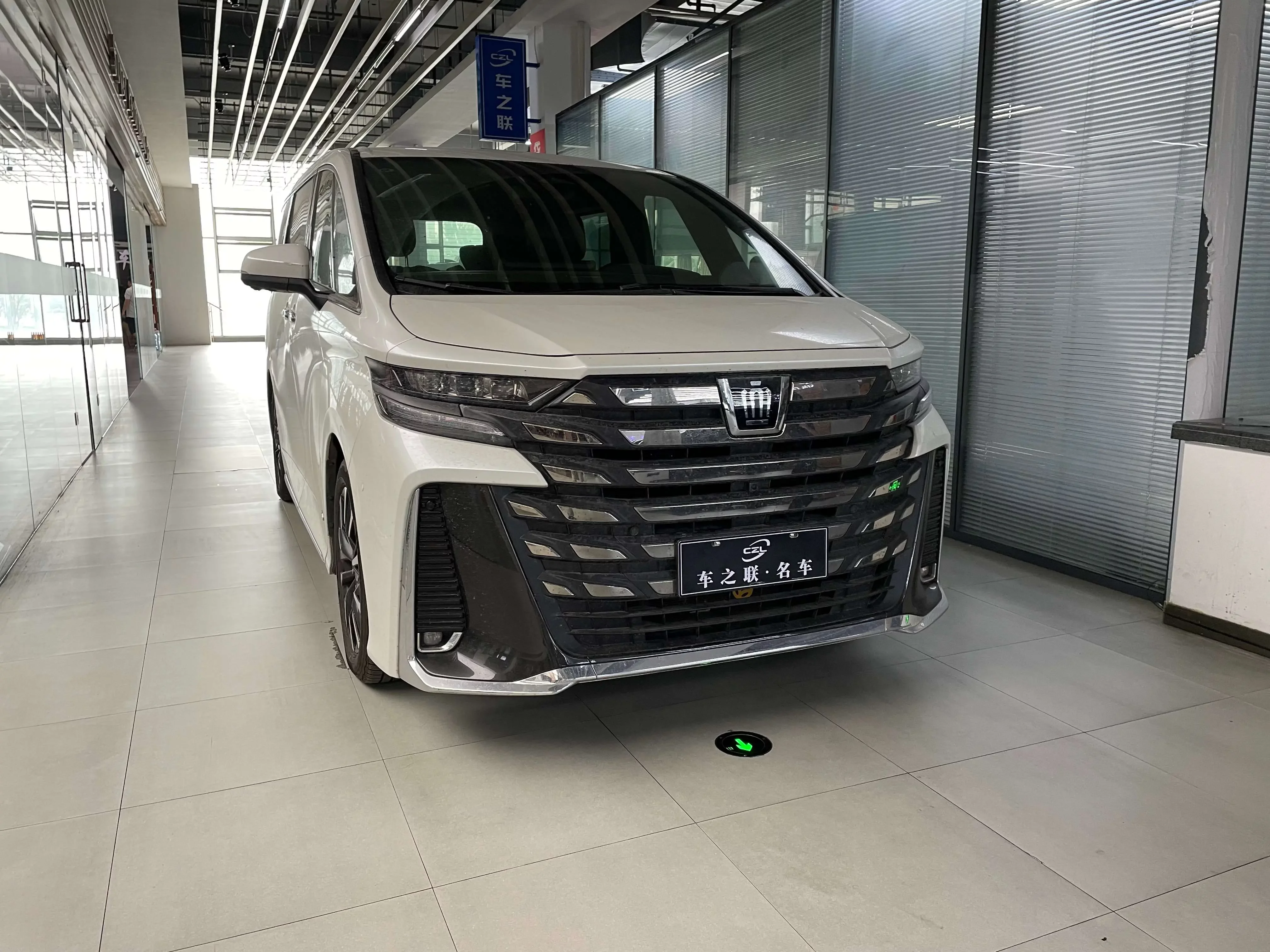 Toyota Crown Wellfire