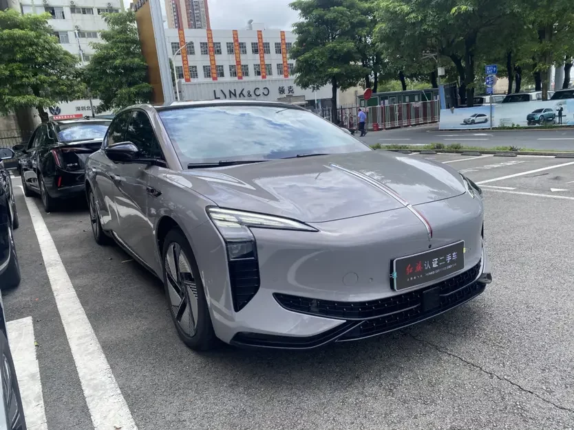 Hongqi EH7