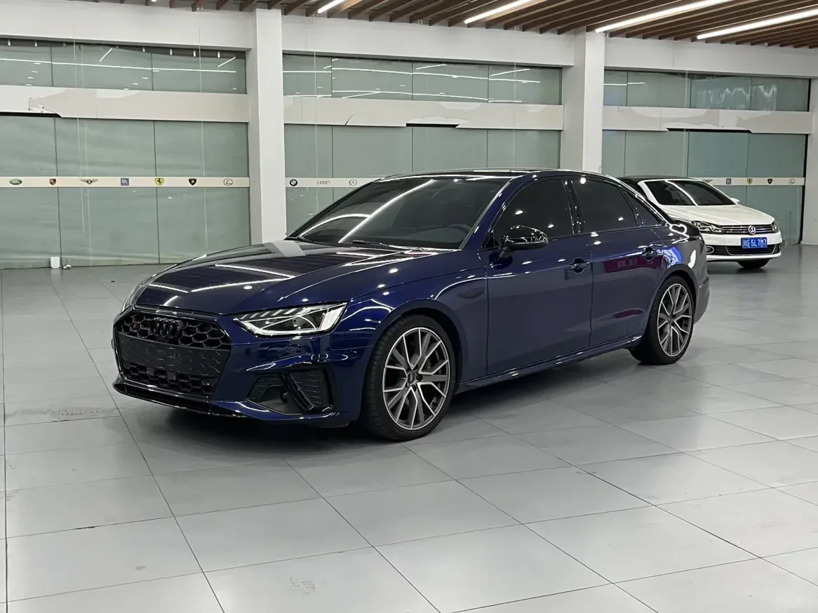 Audi S4  из Китая