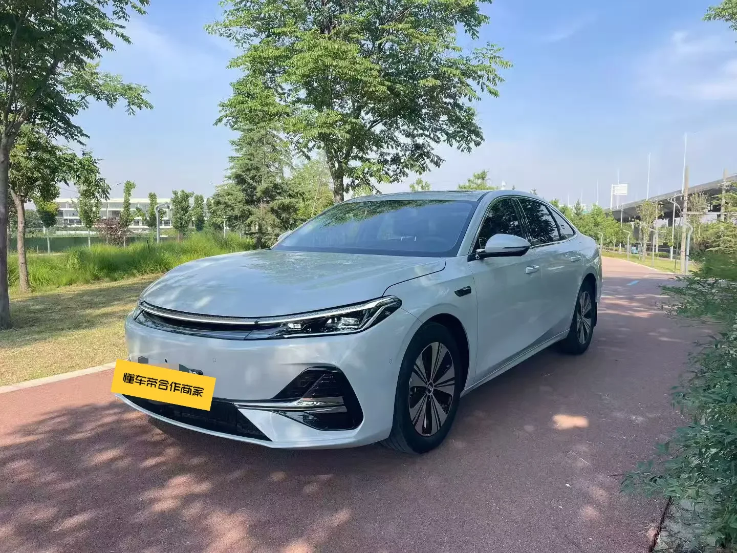Geely Galaxy A7 EM