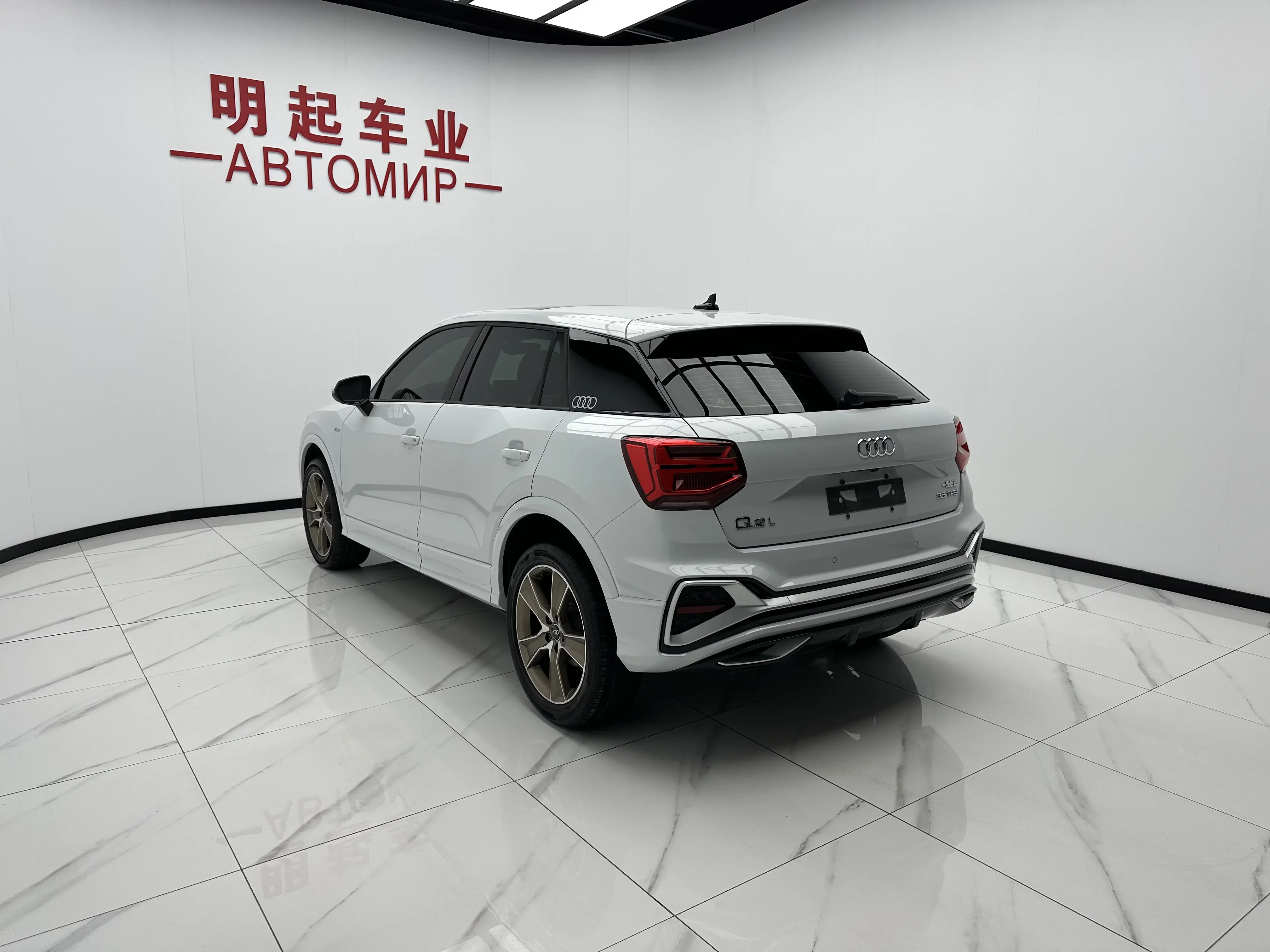 Audi Q2L