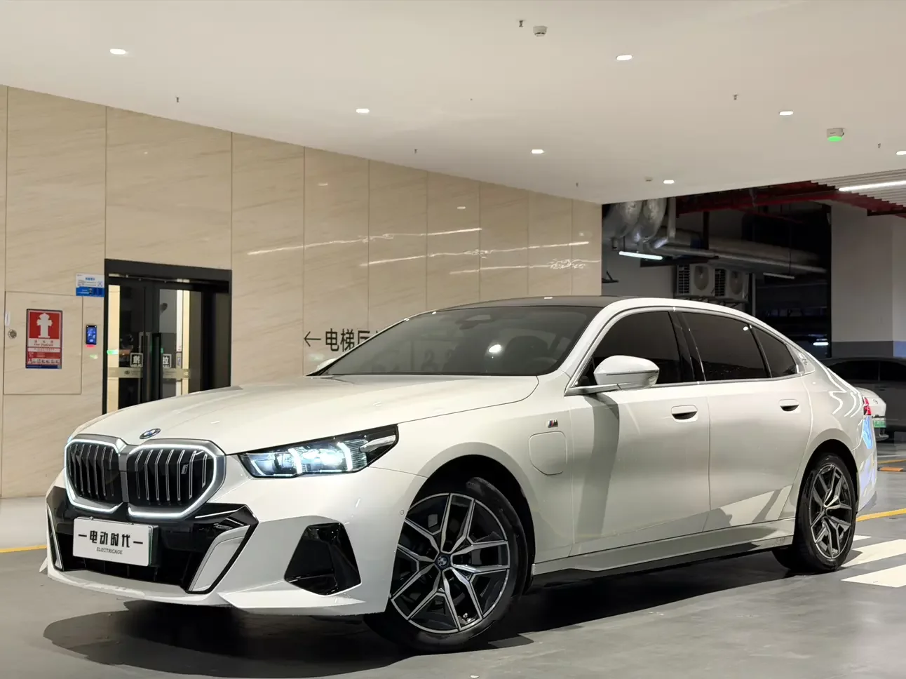 BMW i5