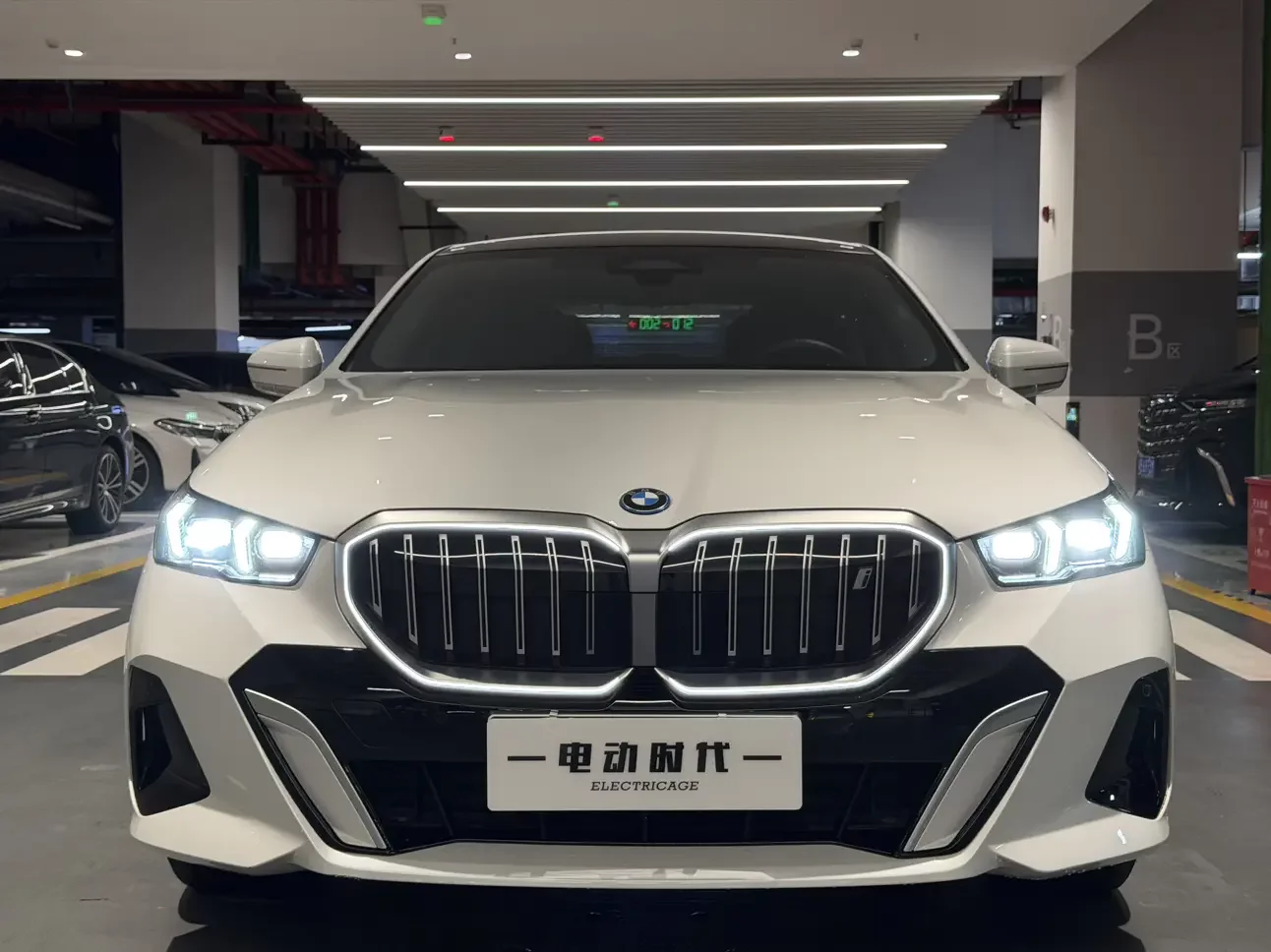 BMW i5