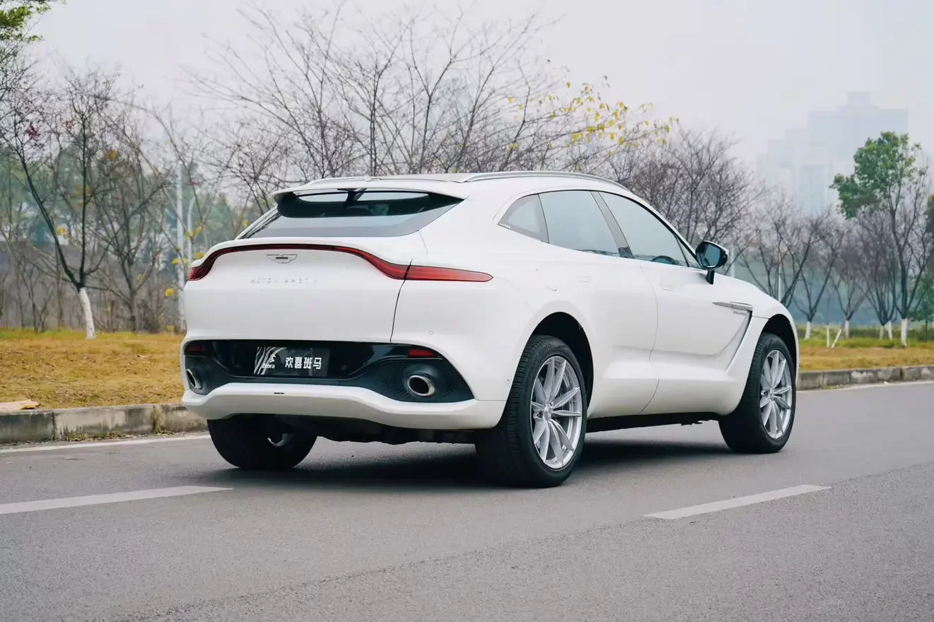 Aston Martin DBX