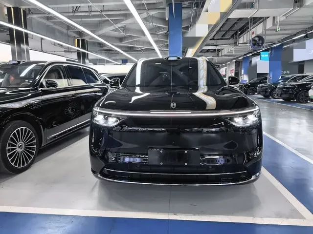 AITO QJM8