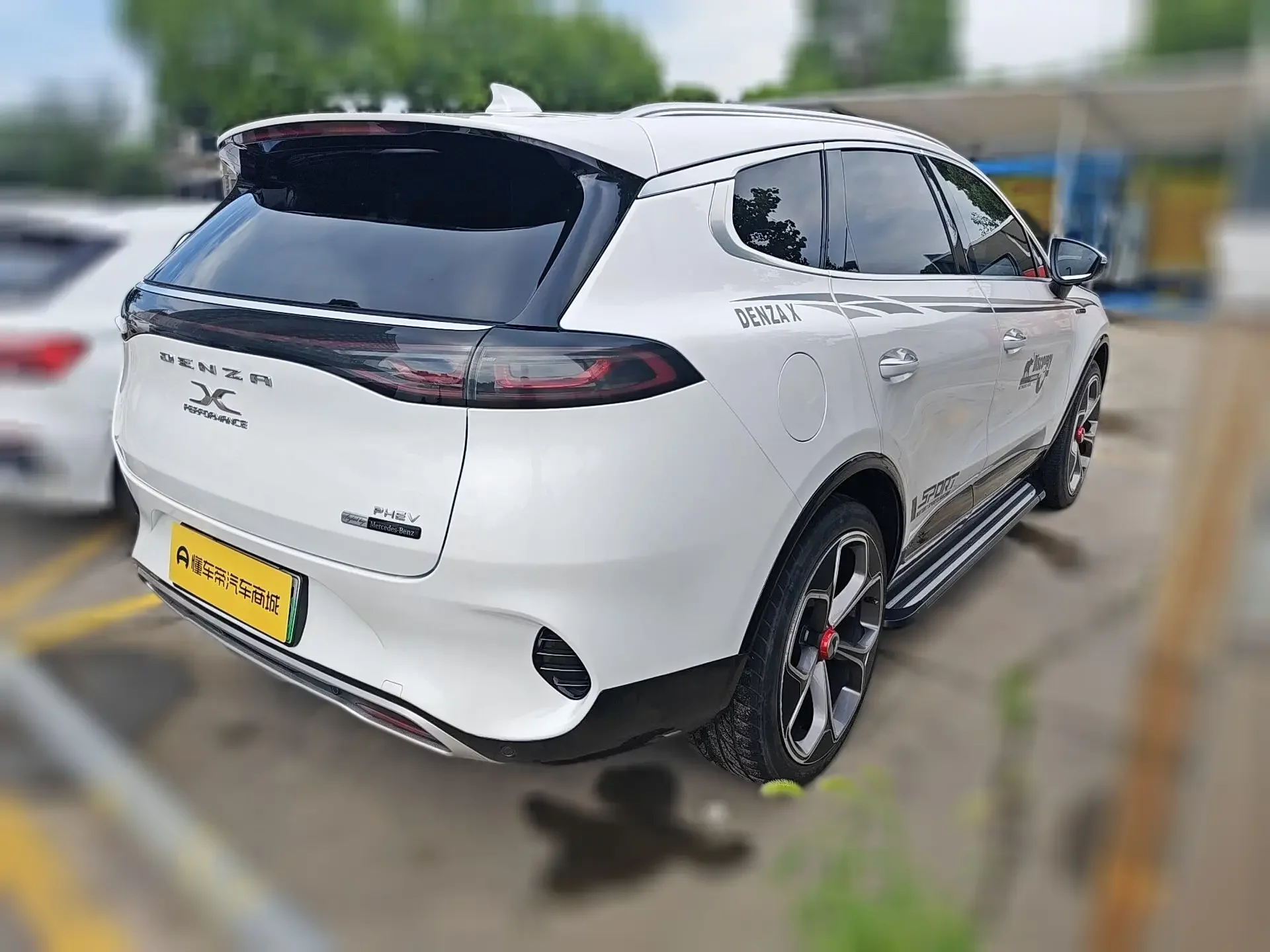 Denza X PHEV