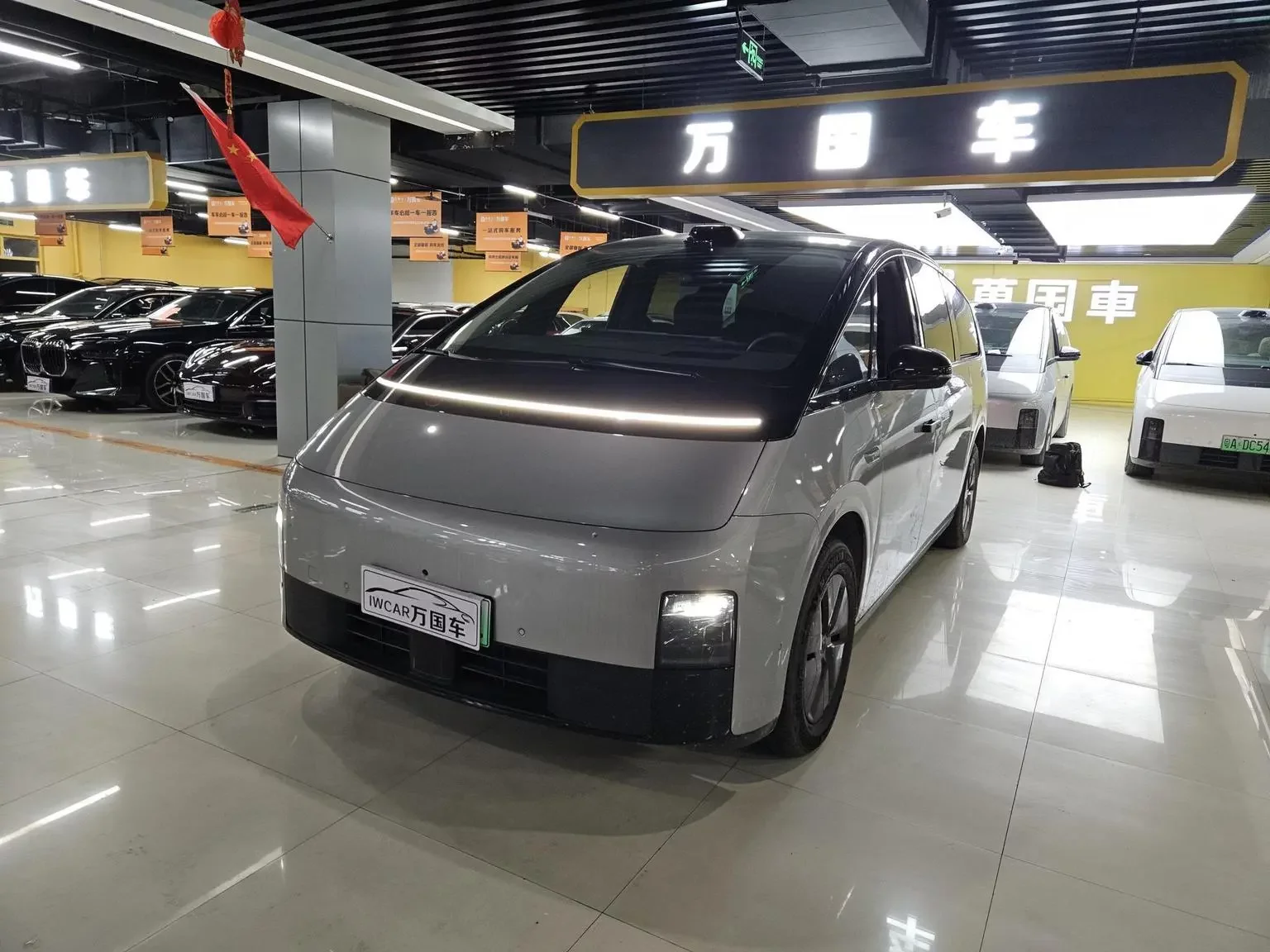 Lixiang MEGA