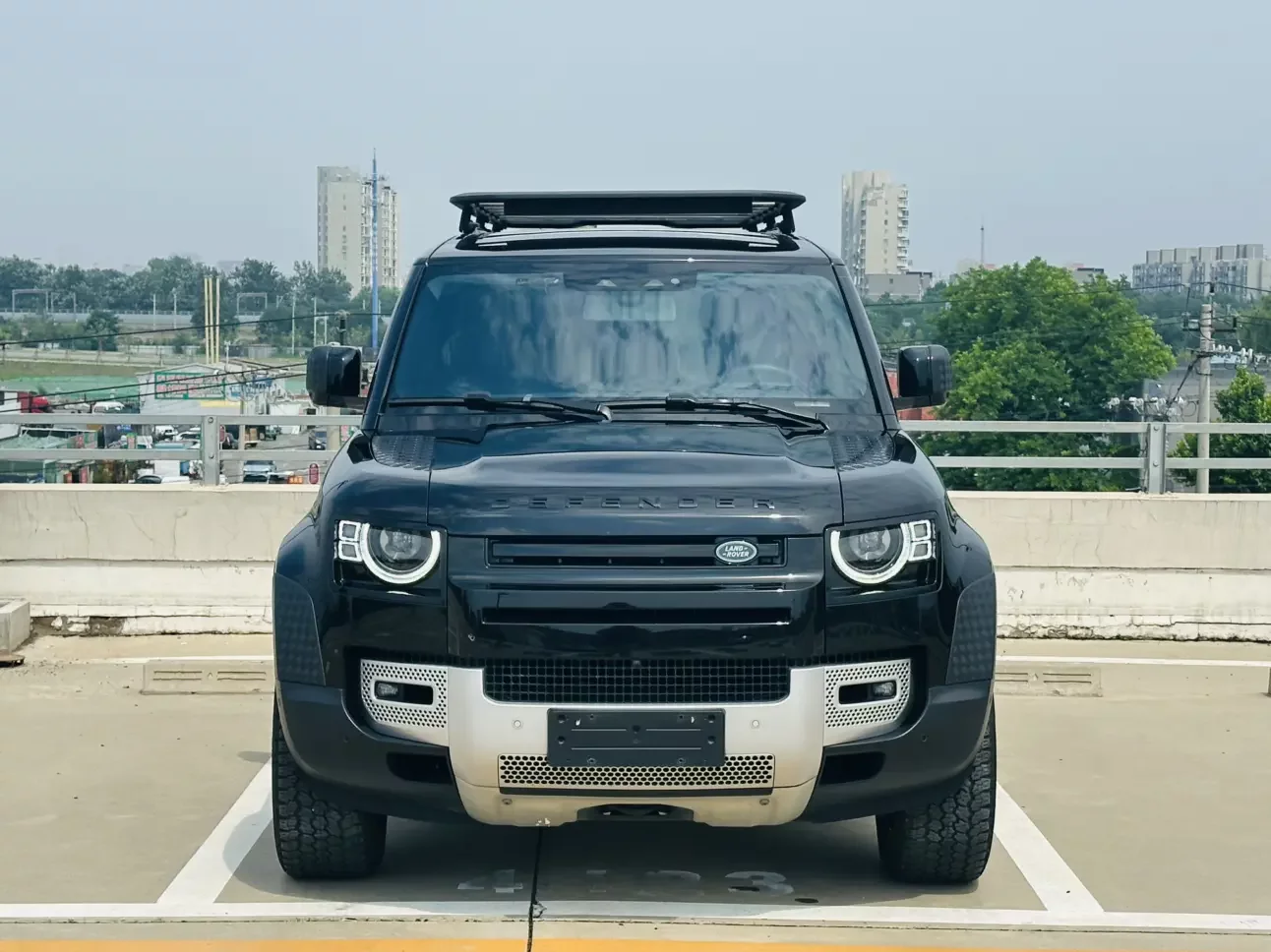 Land Rover guard
