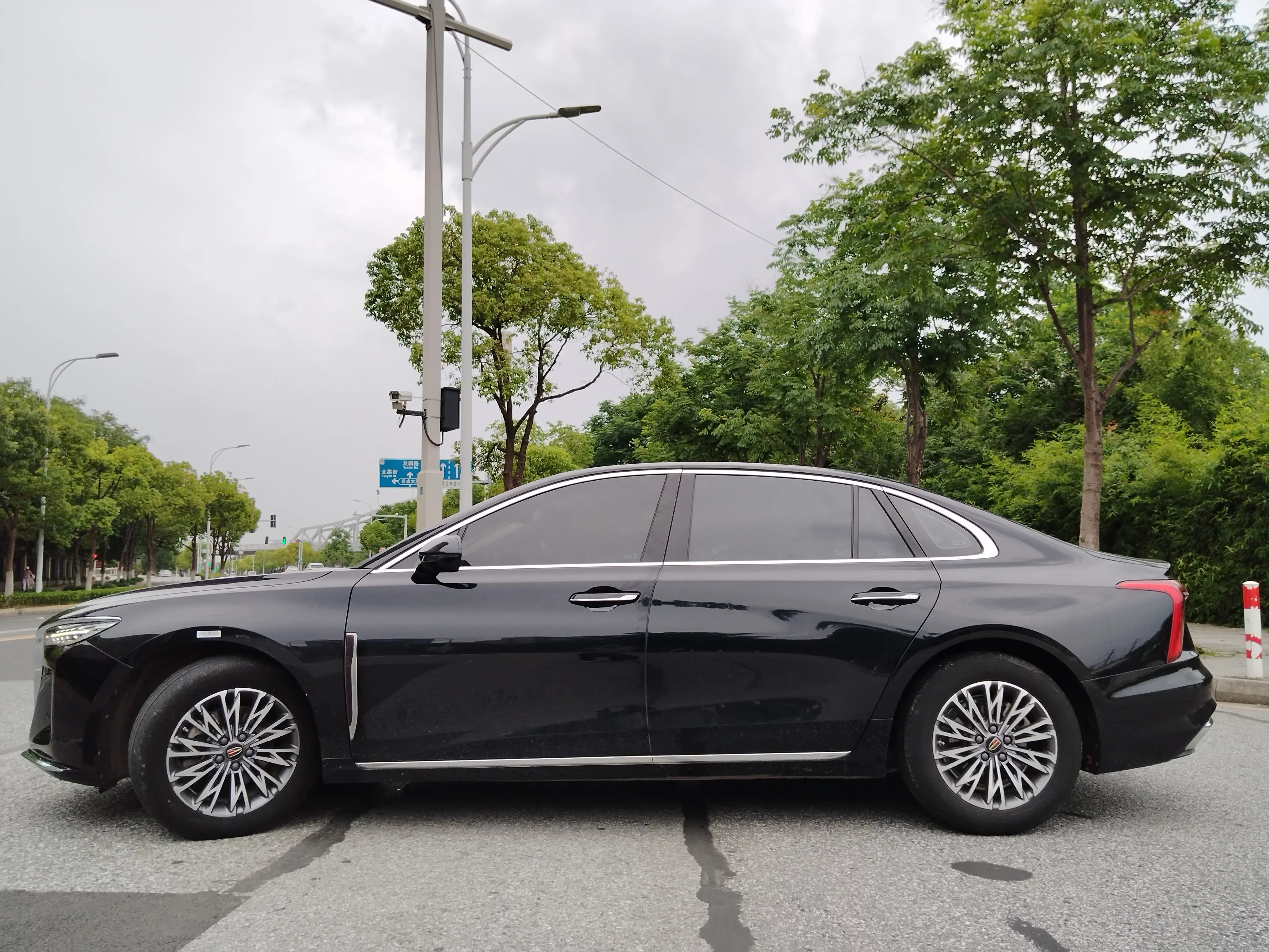 Hongqi H5