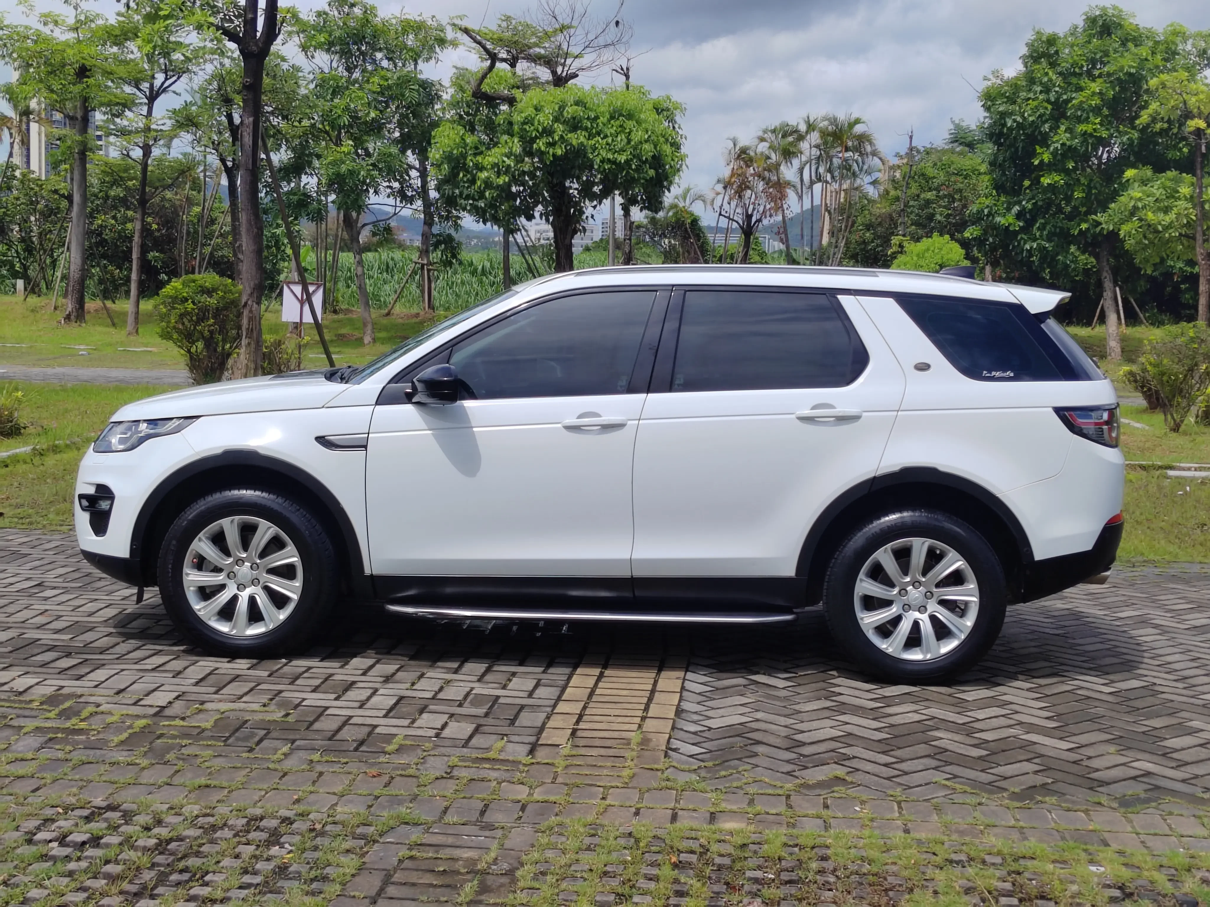 Land Rover Discover the magic