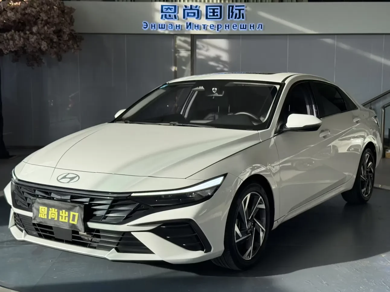 HYUNDAI ELANTRA