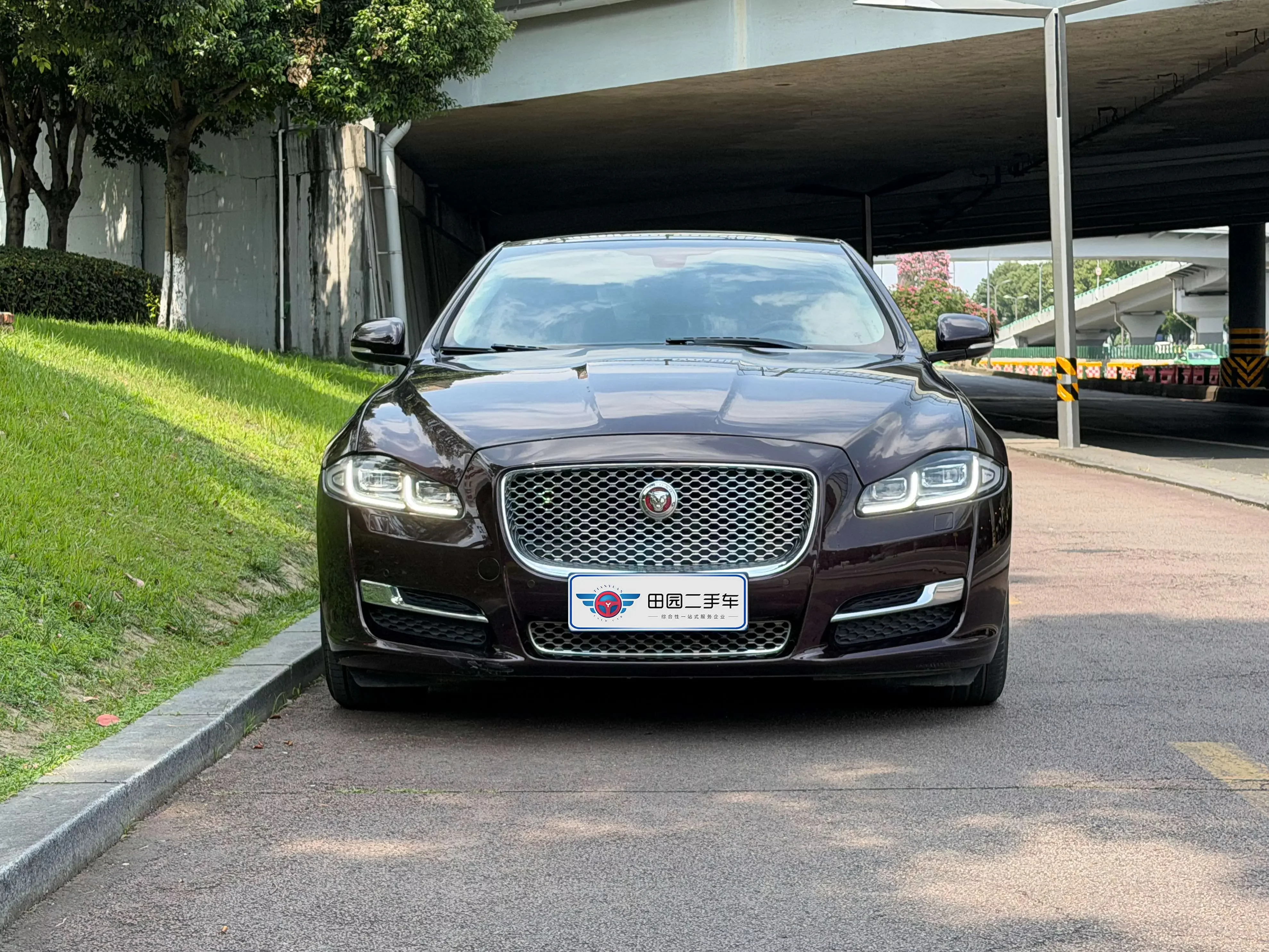 Jaguar XJ
