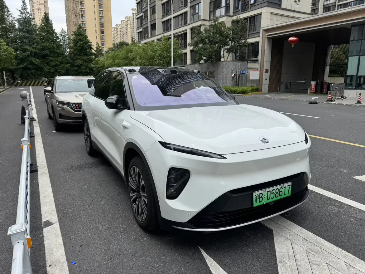 NIO ES8