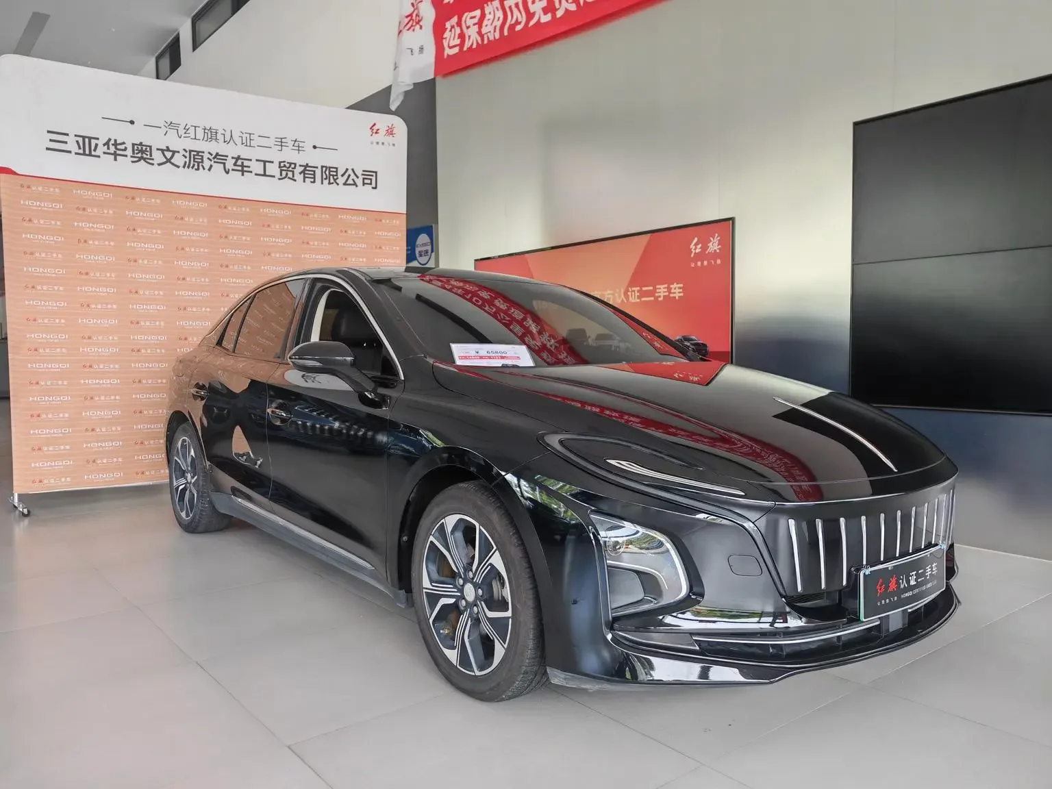 Hongqi E-QM5