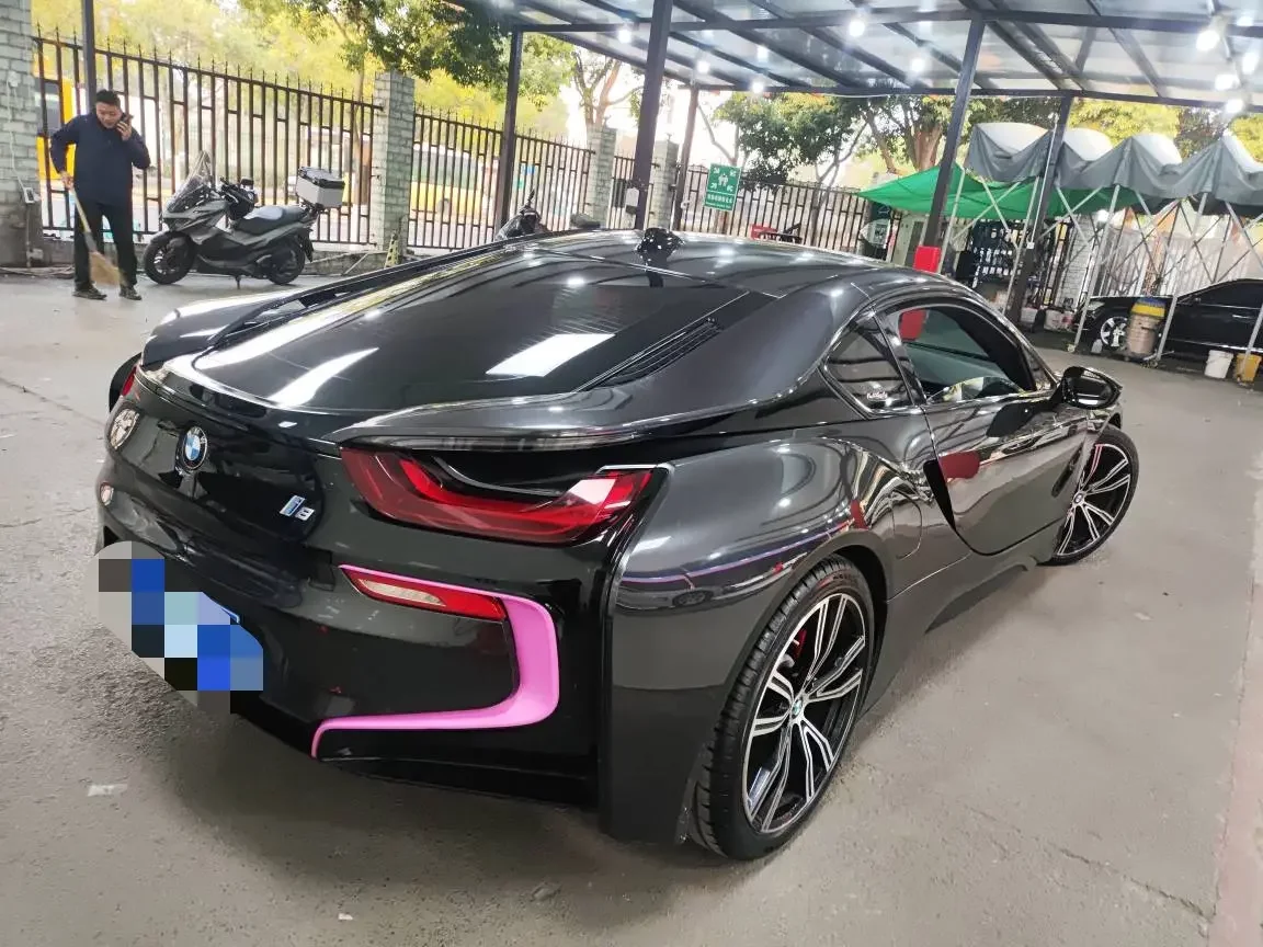 BMW i8