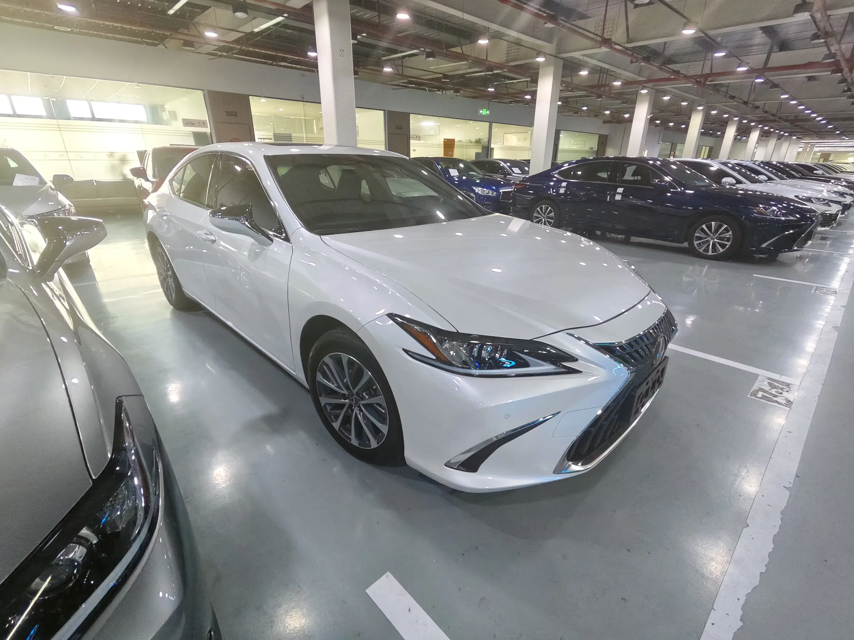 Lexus ES