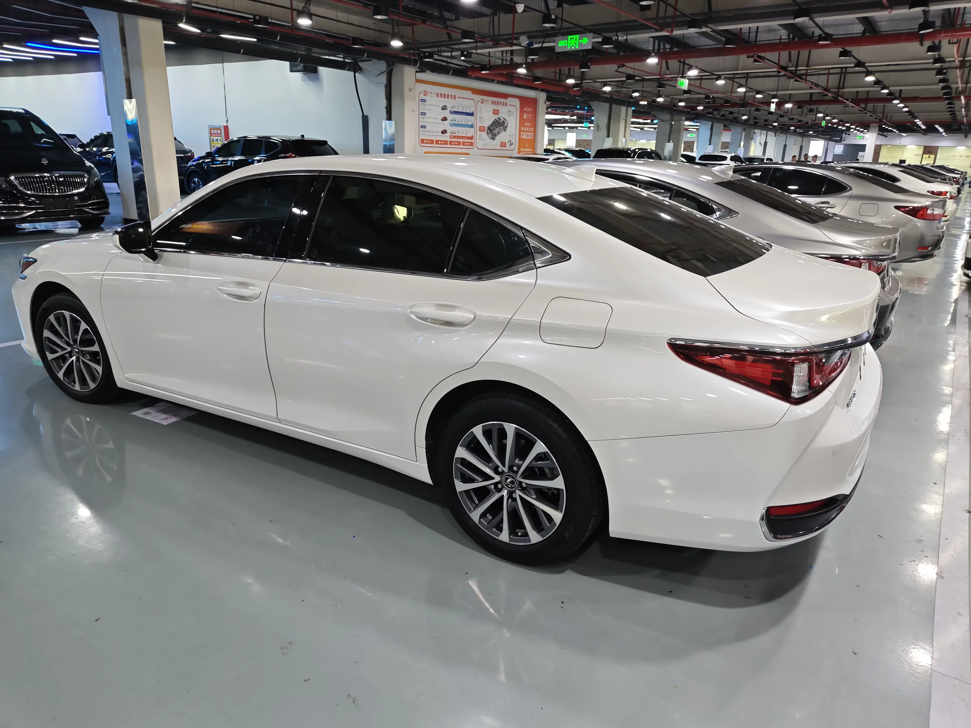 Lexus ES