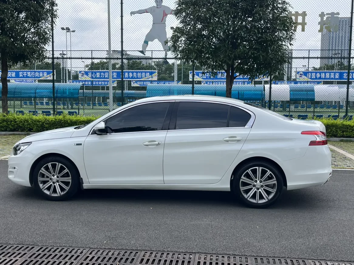 Peugeot 408