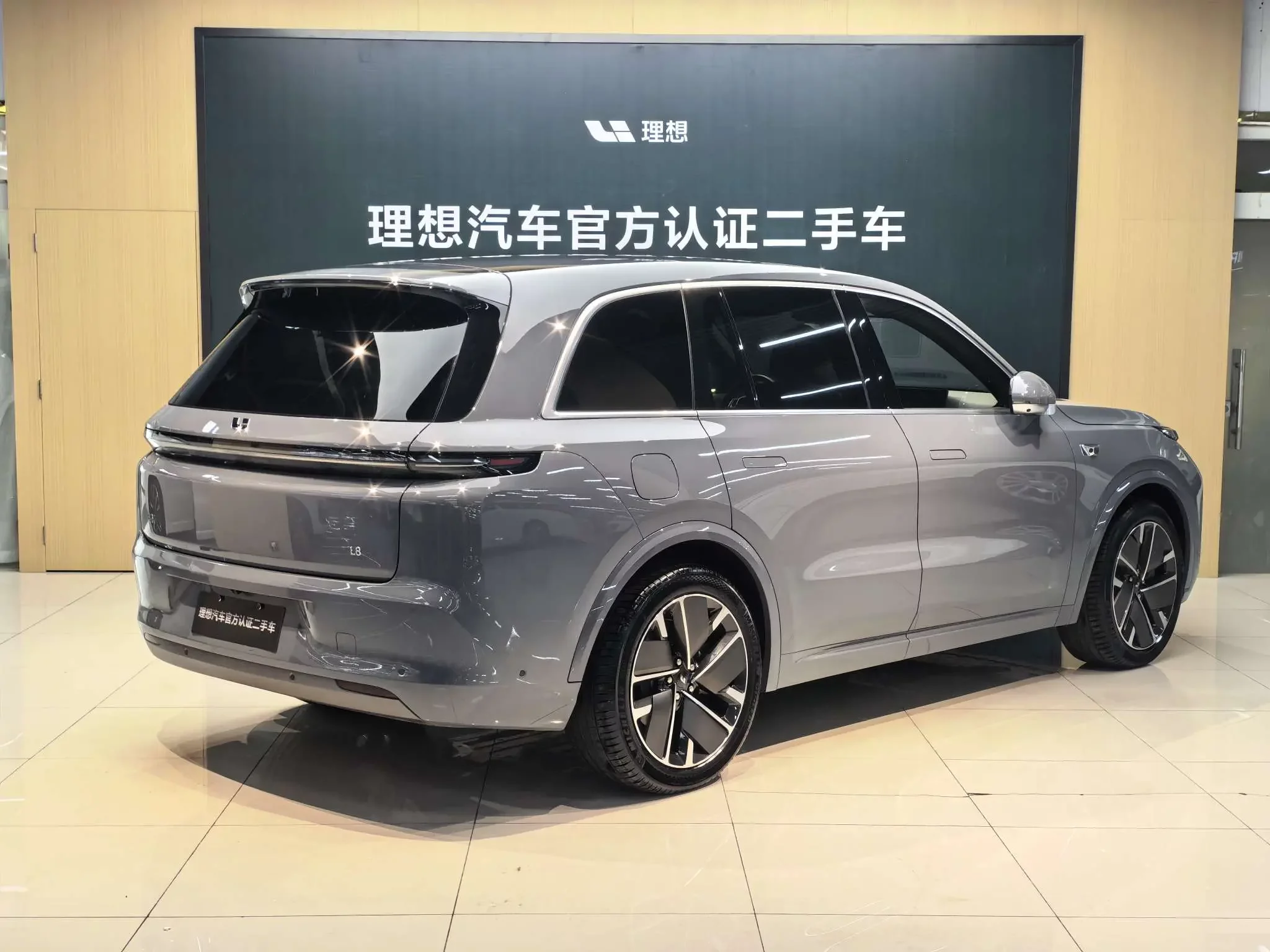 Lixiang L8
