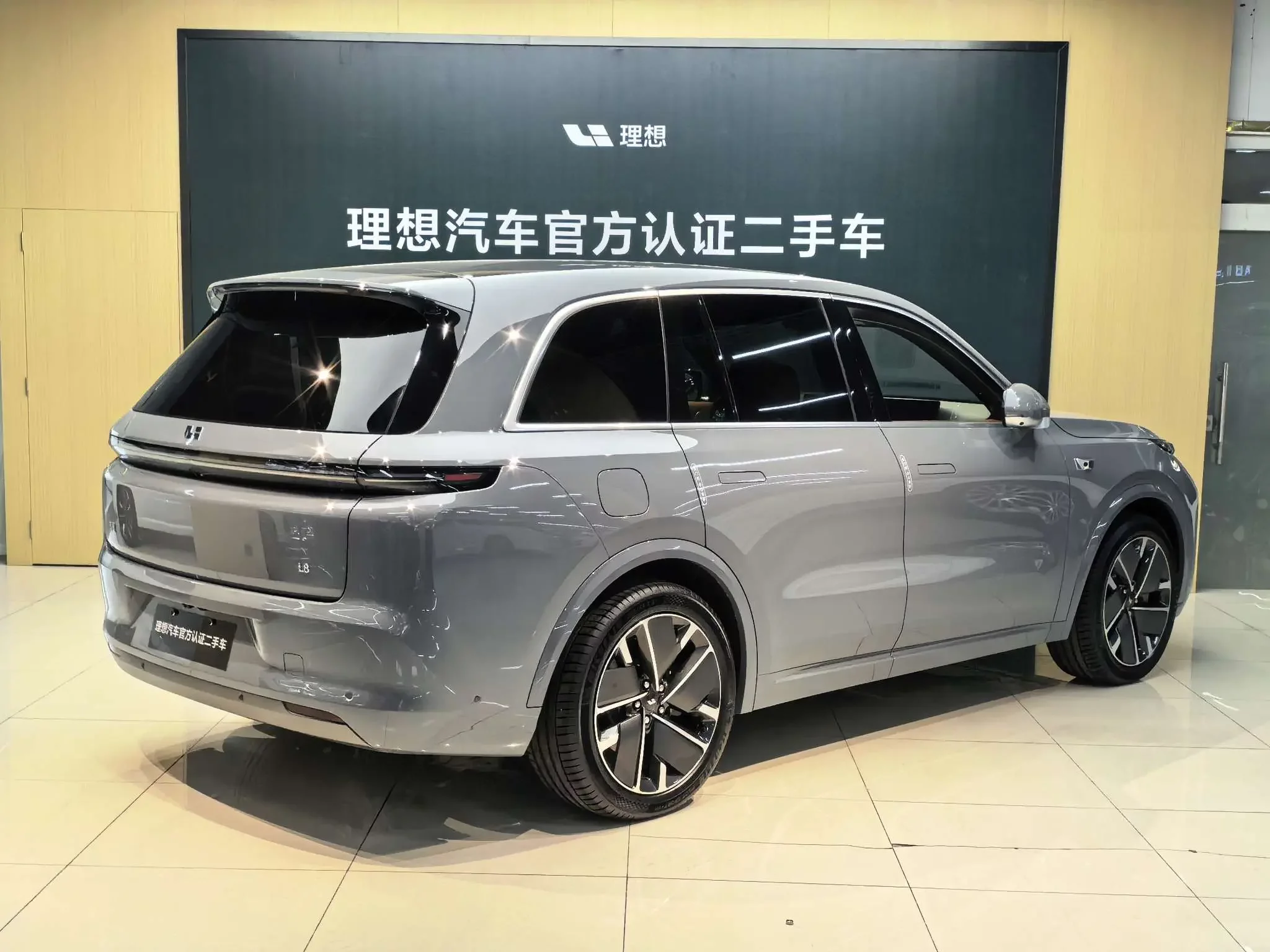 Lixiang L8