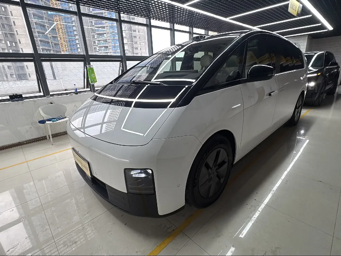 Lixiang MEGA