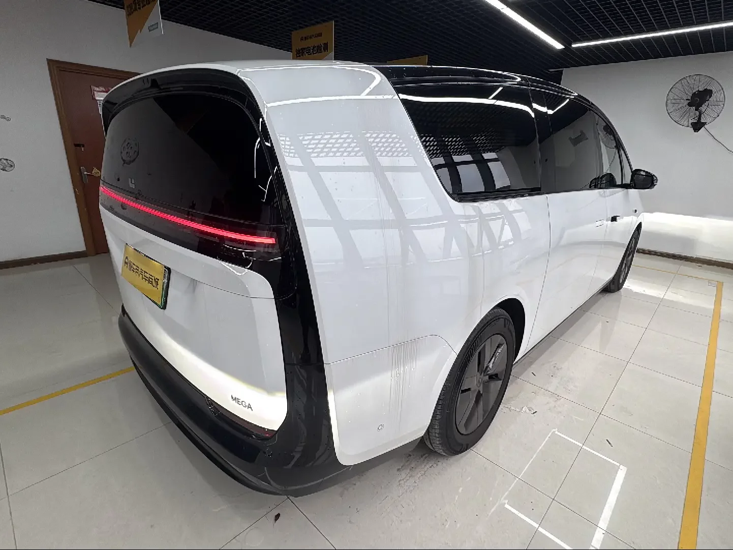 Lixiang MEGA