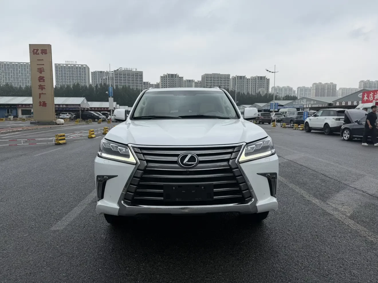 Lexus LX