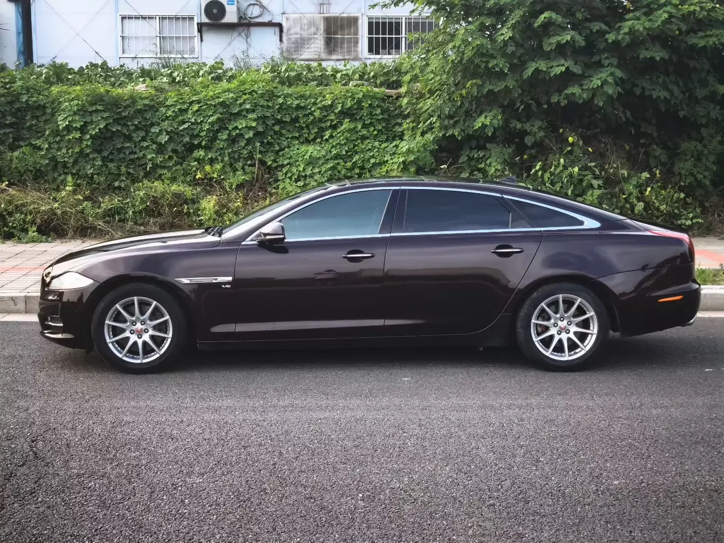 Jaguar XJ