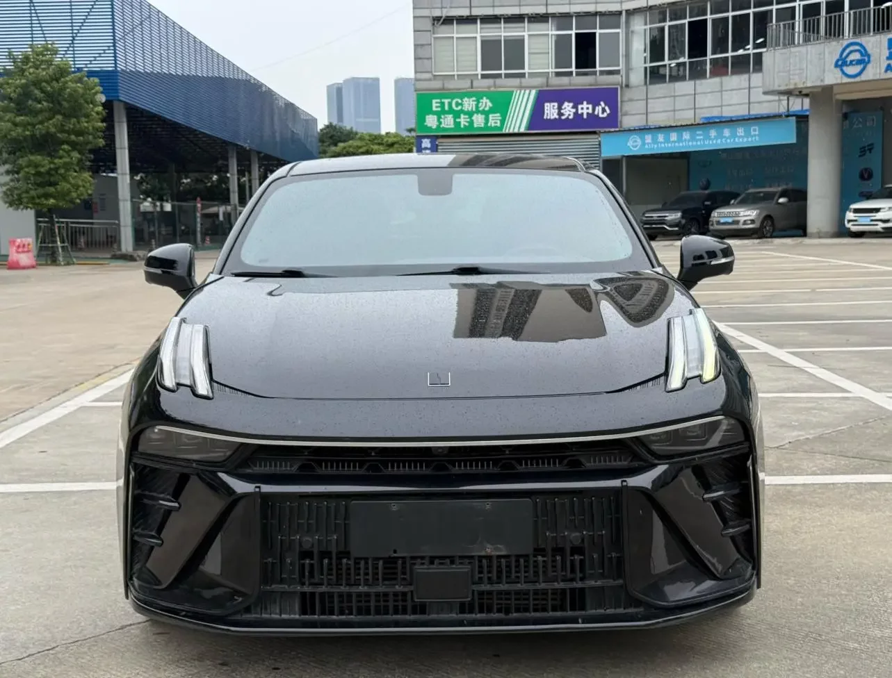 Lynk & Co 03