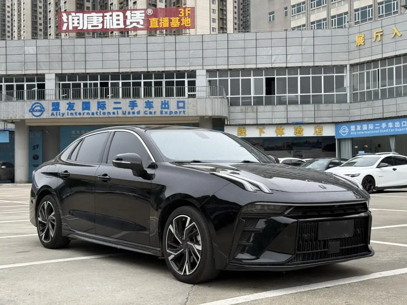 Lynk & Co 03