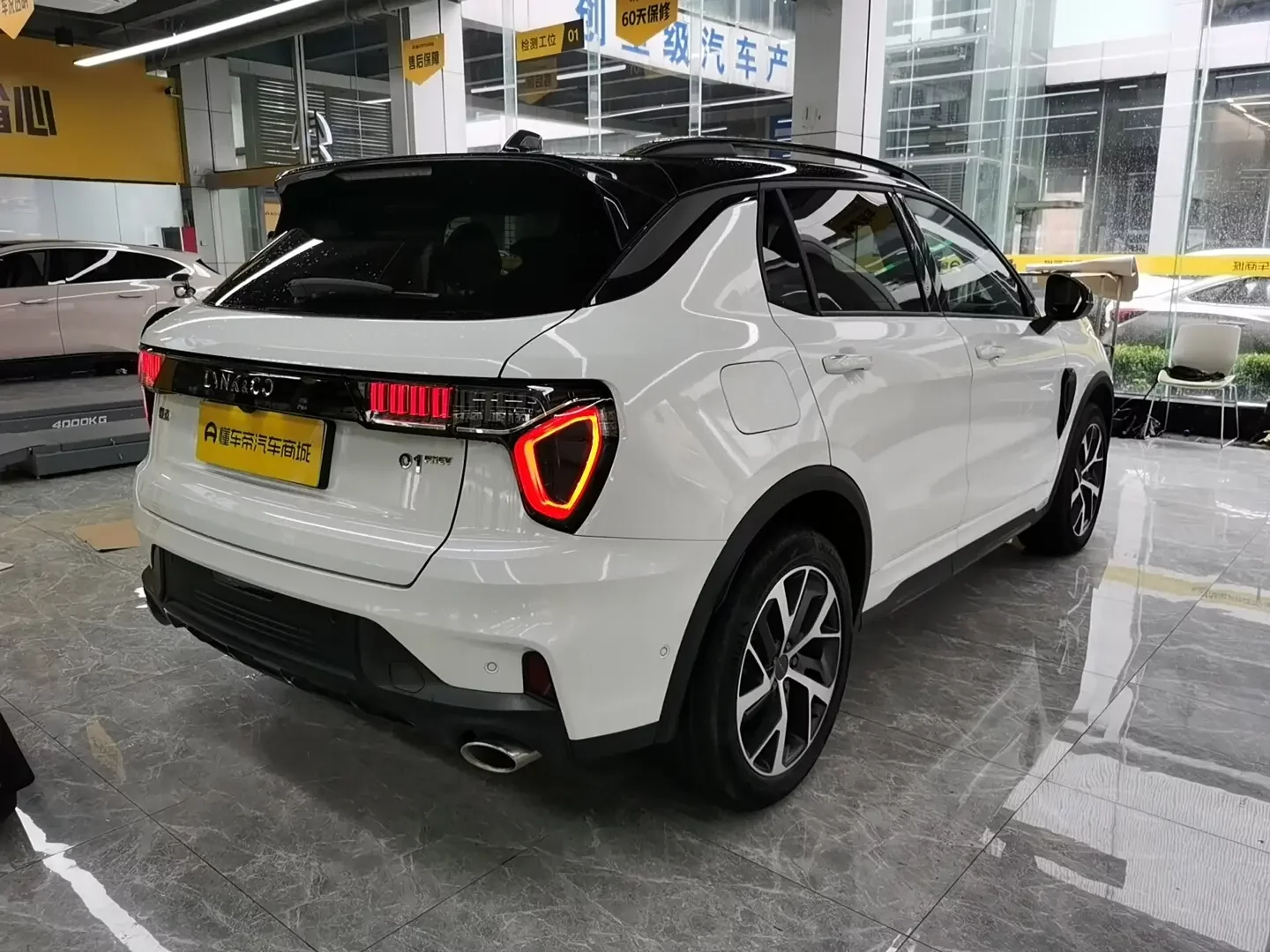 Lynk & Co 01 EM-P