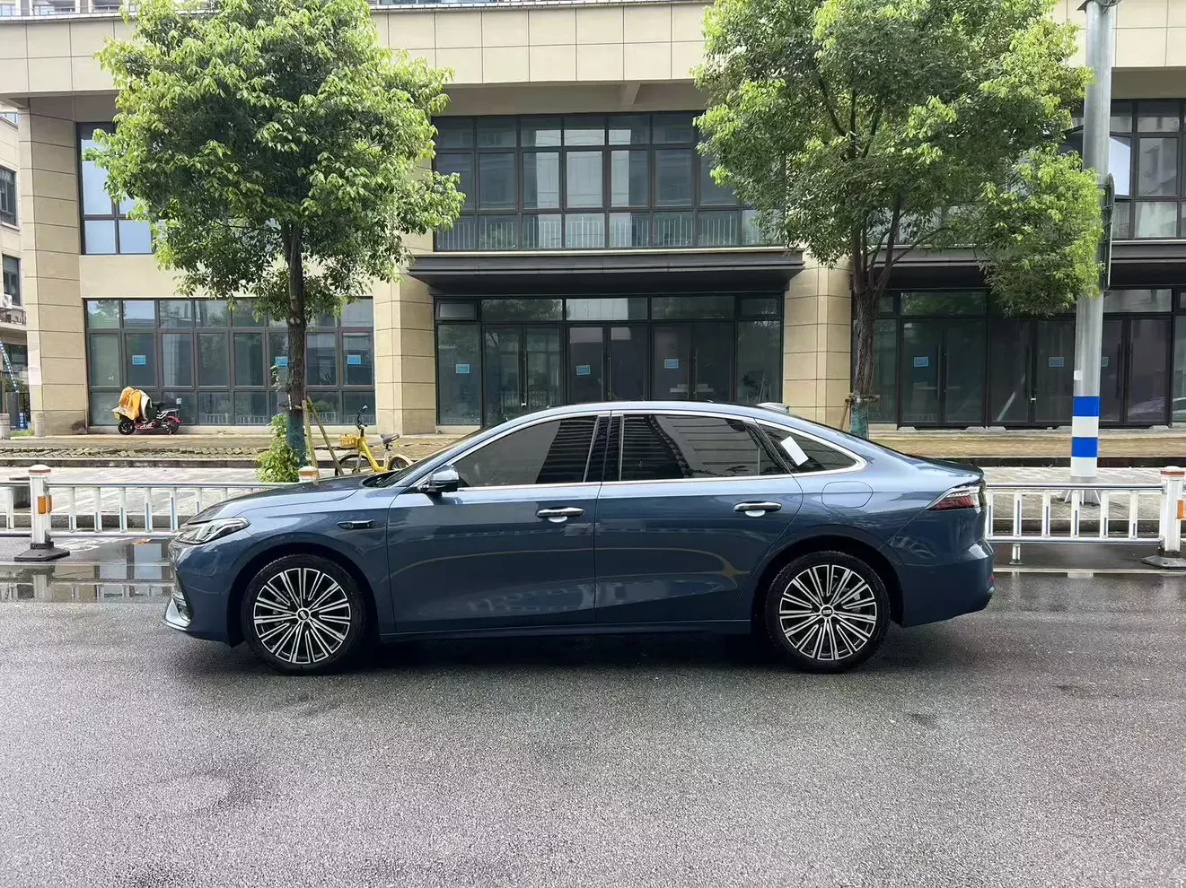 Geely Galaxy A7 EM
