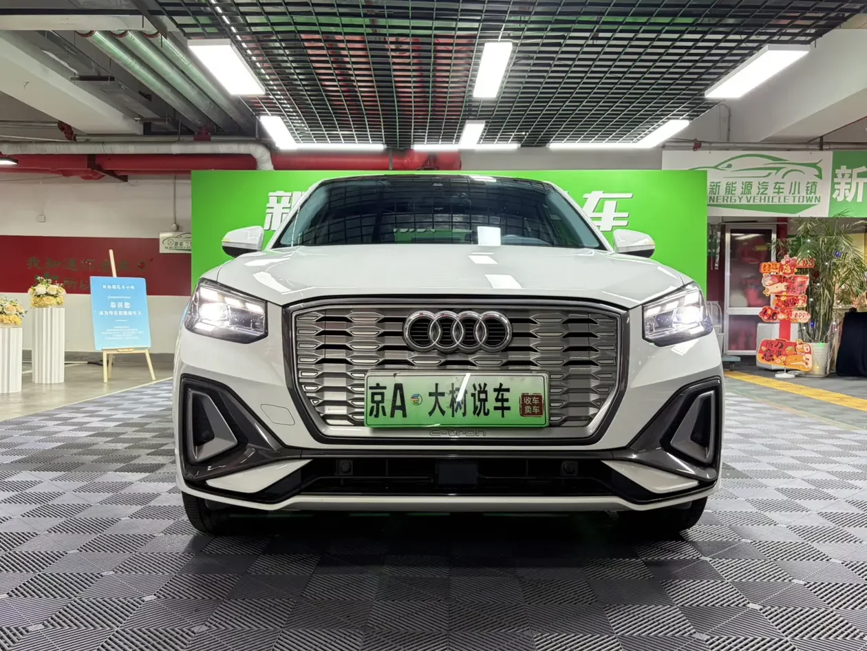 Audi Q2L e-tron
