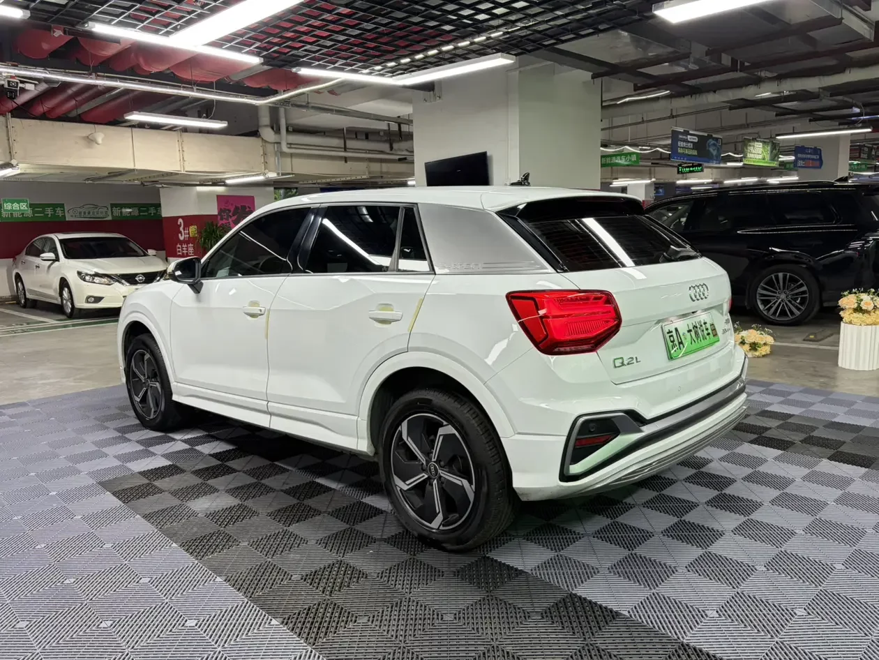 Audi Q2L e-tron